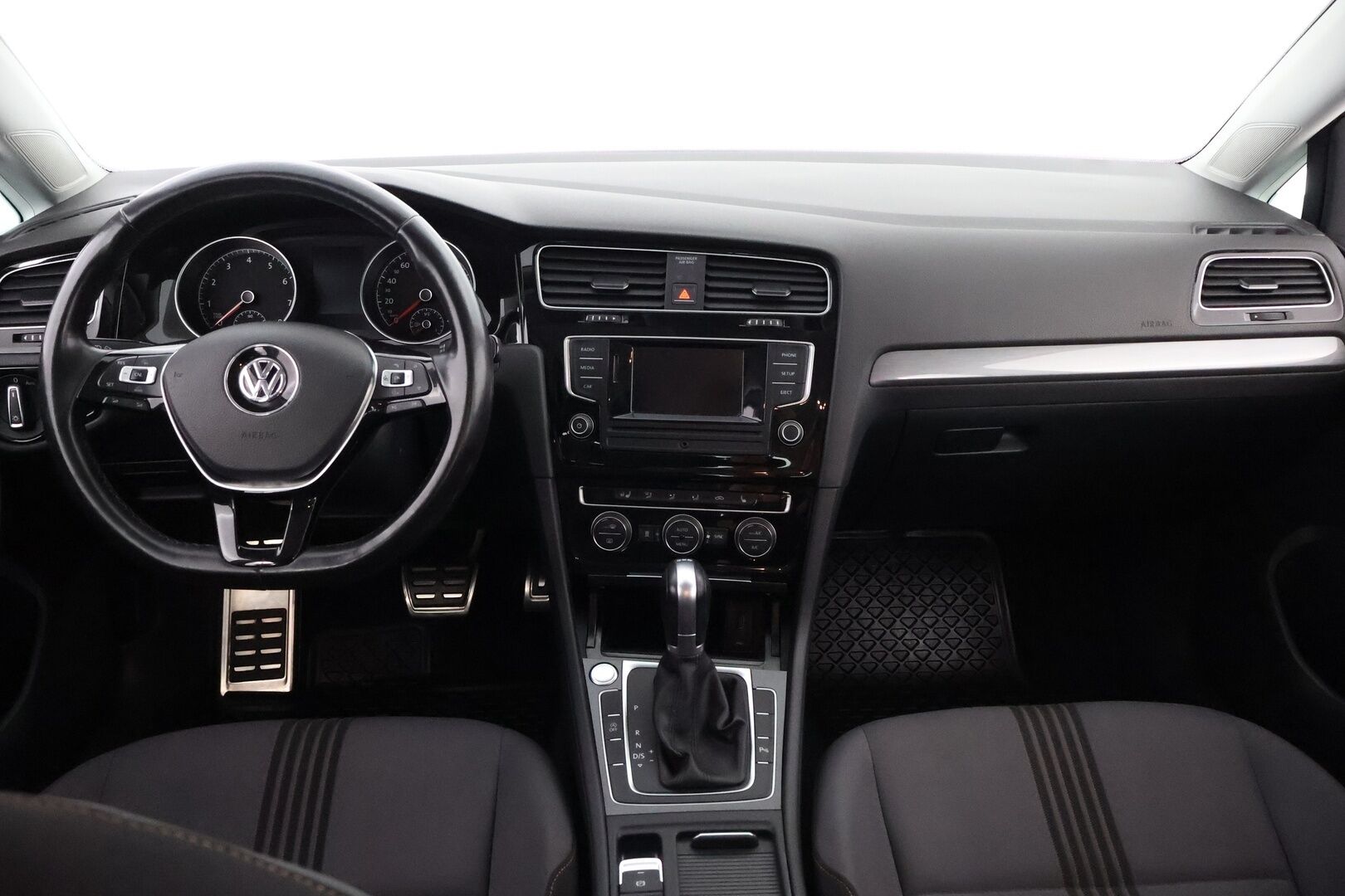 Volkswagen Golf 2016 Variant Allstar 1,2 TSI 81 kW (110 hv) DSG-automaatti - Webasto / Vetokoukku / KeylessGo / Bi-Xenon / Suomiauto / Peruutustutkat / 2x Fiksut renkaat / Juuri tullut!