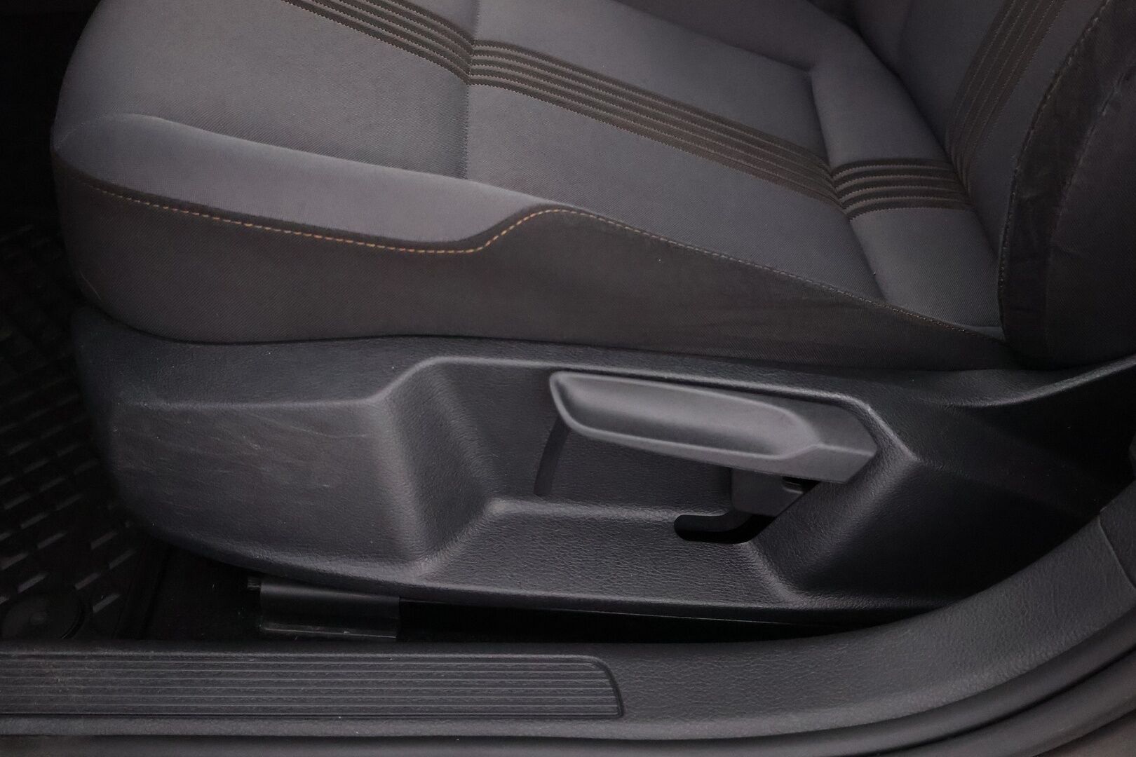 Volkswagen Golf 2016 Variant Allstar 1,2 TSI 81 kW (110 hv) DSG-automaatti - Webasto / Vetokoukku / KeylessGo / Bi-Xenon / Suomiauto / Peruutustutkat / 2x Fiksut renkaat / Juuri tullut!