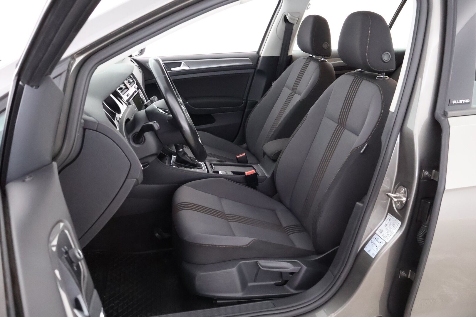 Volkswagen Golf 2016 Variant Allstar 1,2 TSI 81 kW (110 hv) DSG-automaatti - Webasto / Vetokoukku / KeylessGo / Bi-Xenon / Suomiauto / Peruutustutkat / 2x Fiksut renkaat / Juuri tullut!