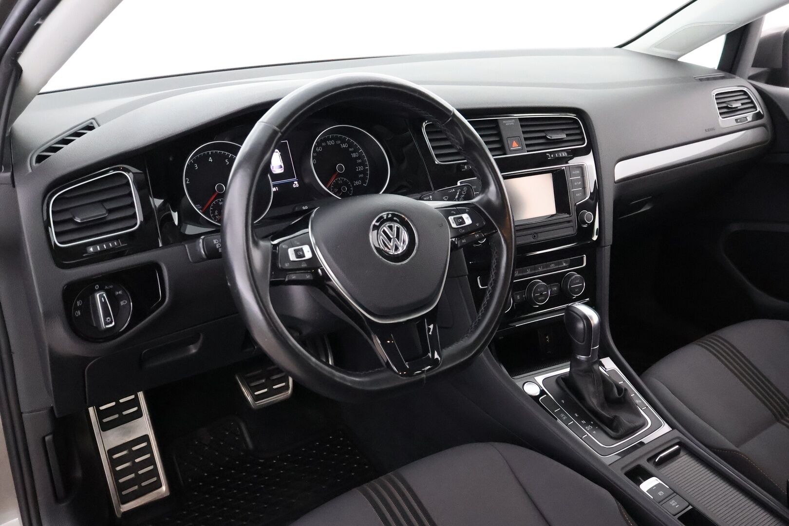 Volkswagen Golf 2016 Variant Allstar 1,2 TSI 81 kW (110 hv) DSG-automaatti - Webasto / Vetokoukku / KeylessGo / Bi-Xenon / Suomiauto / Peruutustutkat / 2x Fiksut renkaat / Juuri tullut!