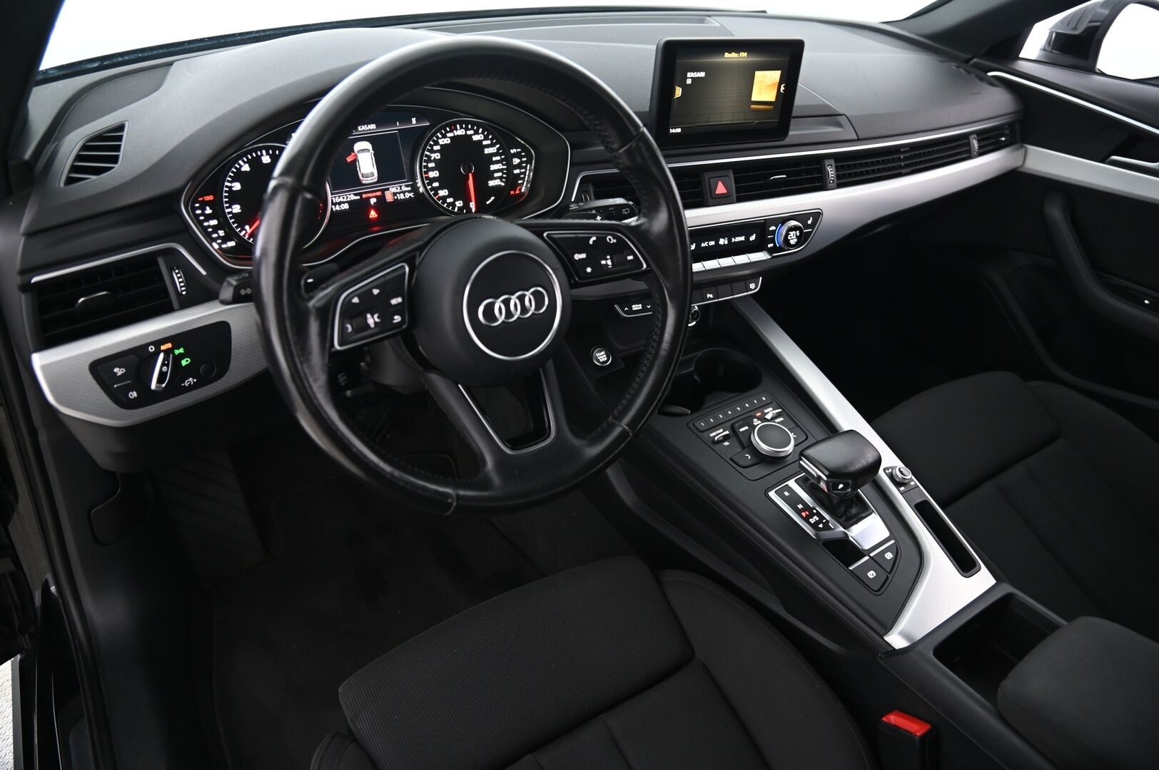 Audi A4 2016 1.4 TFSI Avant Business Sport S-tronic *Koukku / Lohko / Tutkat / Sport-penkit * - *Jakopää juuri tehty / 2x renkaat ja alumiinivanteet / Juuri katsastettu*