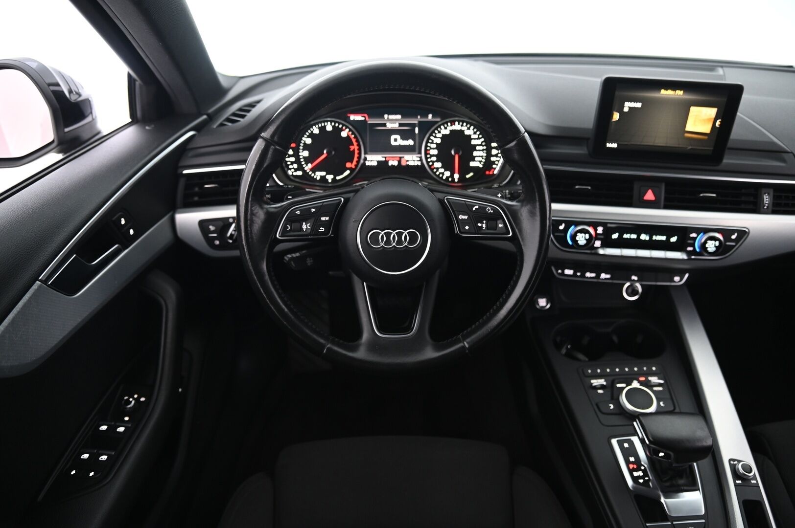 Audi A4 2016 1.4 TFSI Avant Business Sport S-tronic *Koukku / Lohko / Tutkat / Sport-penkit * - *Jakopää juuri tehty / 2x renkaat ja alumiinivanteet / Juuri katsastettu*