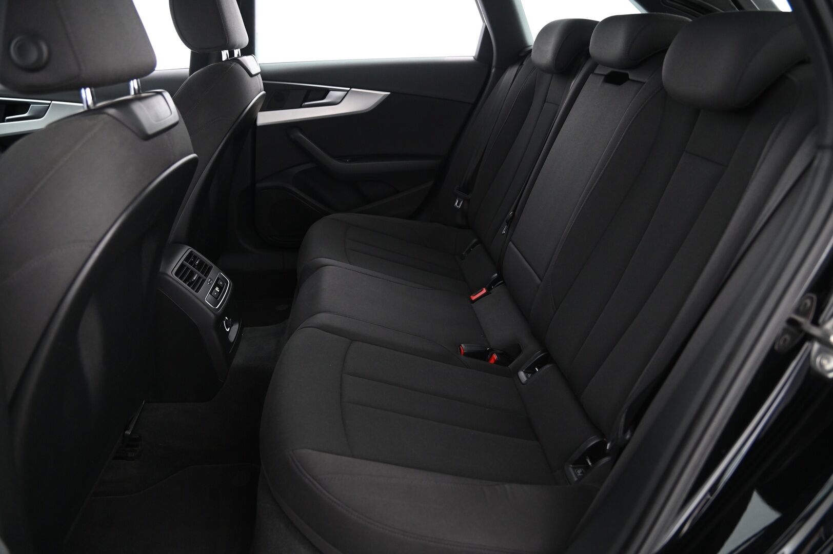 Audi A4 2016 1.4 TFSI Avant Business Sport S-tronic *Koukku / Lohko / Tutkat / Sport-penkit * - *Jakopää juuri tehty / 2x renkaat ja alumiinivanteet / Juuri katsastettu*
