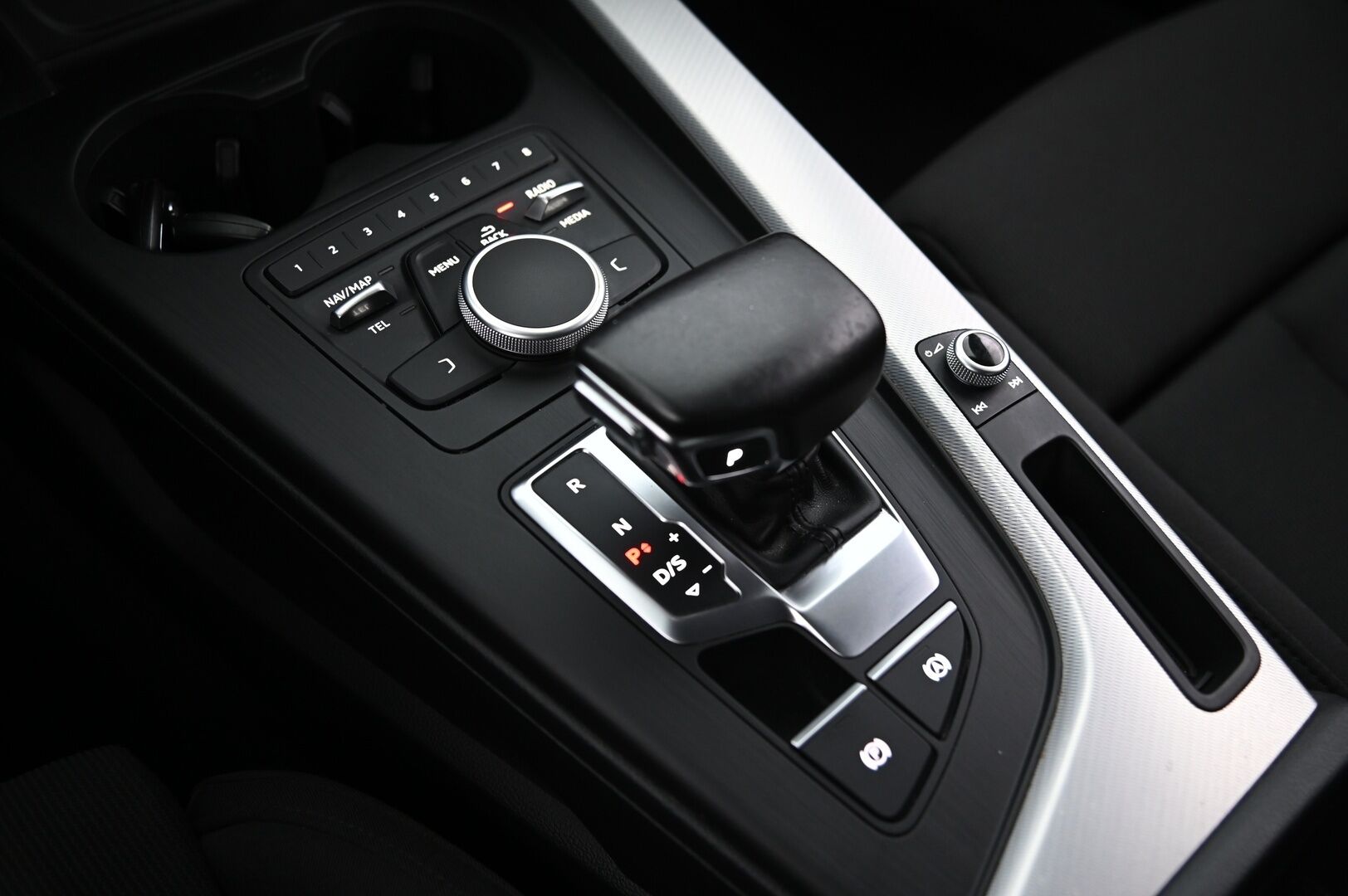 Audi A4 2016 1.4 TFSI Avant Business Sport S-tronic *Koukku / Lohko / Tutkat / Sport-penkit * - *Jakopää juuri tehty / 2x renkaat ja alumiinivanteet / Juuri katsastettu*