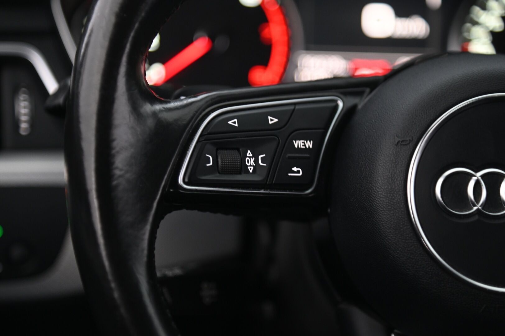 Audi A4 2016 1.4 TFSI Avant Business Sport S-tronic *Koukku / Lohko / Tutkat / Sport-penkit * - *Jakopää juuri tehty / 2x renkaat ja alumiinivanteet / Juuri katsastettu*