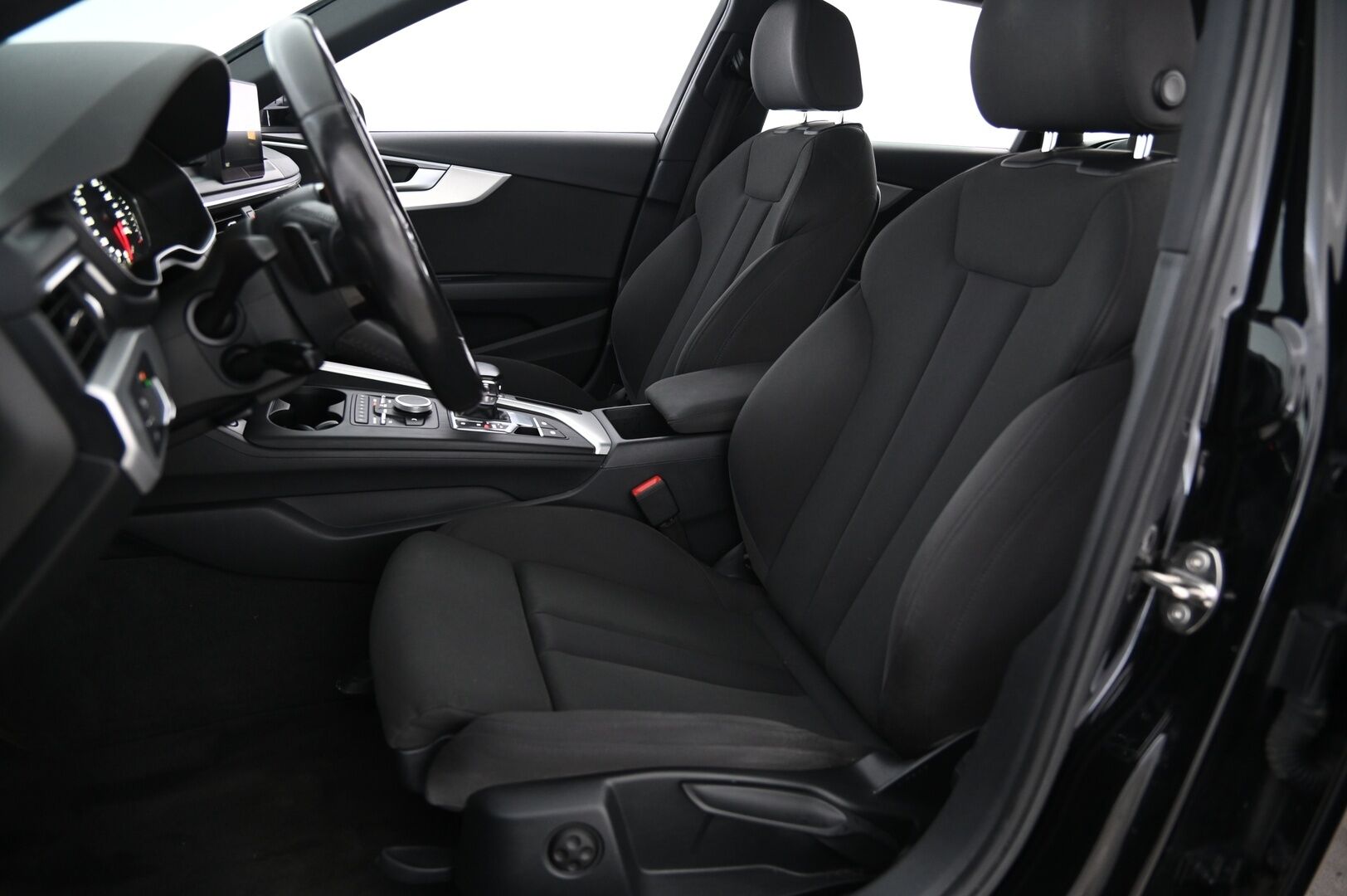 Audi A4 2016 1.4 TFSI Avant Business Sport S-tronic *Koukku / Lohko / Tutkat / Sport-penkit * - *Jakopää juuri tehty / 2x renkaat ja alumiinivanteet / Juuri katsastettu*