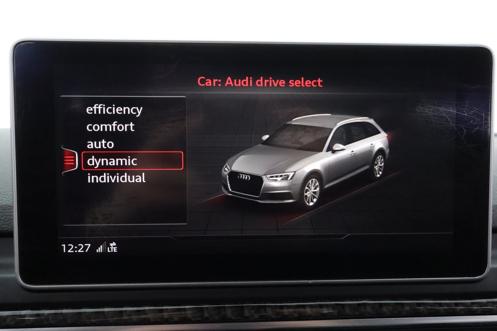 Audi A4 2017 Avant S-Line 2,0 TDI 140 kW quattro S tronic * ACC / Webasto / Digimittaristo / Sporttipenkit / LED / Navi * - Kahdet renkaat aluvanteilla - HULLUT AVAJAISHULINAT KORKOTARJOUS 3,29 %