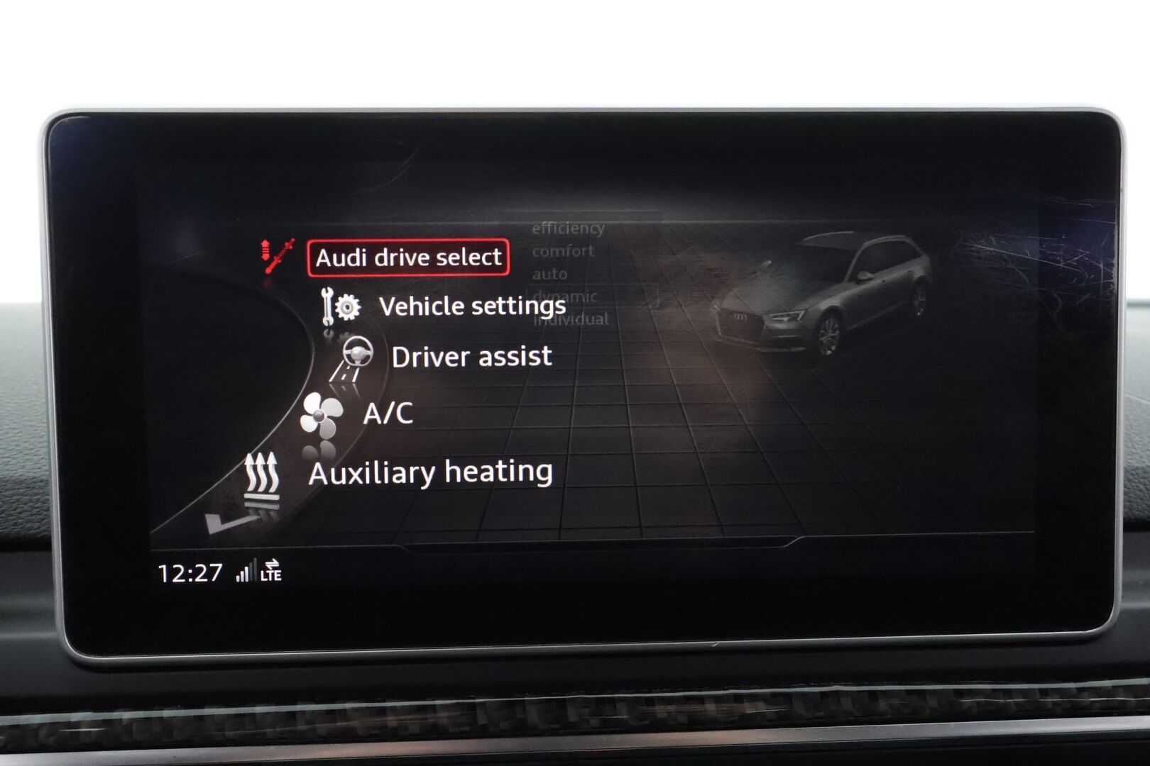 Audi A4 2017 Avant S-Line 2,0 TDI 140 kW quattro S tronic - ACC | Webasto | Digimittaristo | Sporttipenkit | LED | Navi | Kahdet renkaat aluvanteilla