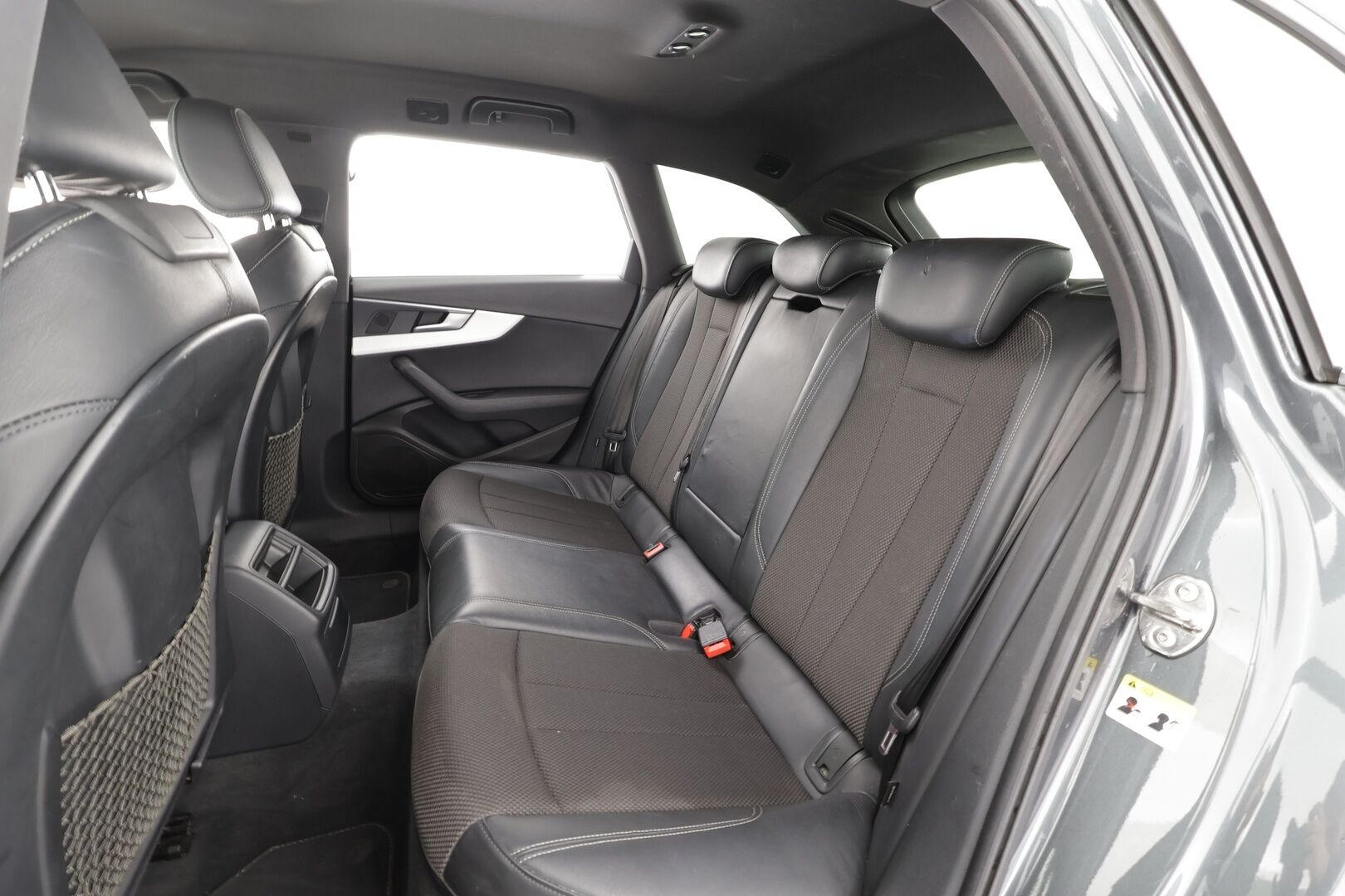 Audi A4 2017 Avant S-Line 2,0 TDI 140 kW quattro S tronic * ACC / Webasto / Digimittaristo / Sporttipenkit / LED / Navi * - Kahdet renkaat aluvanteilla - HULLUT AVAJAISHULINAT KORKOTARJOUS 3,29 %