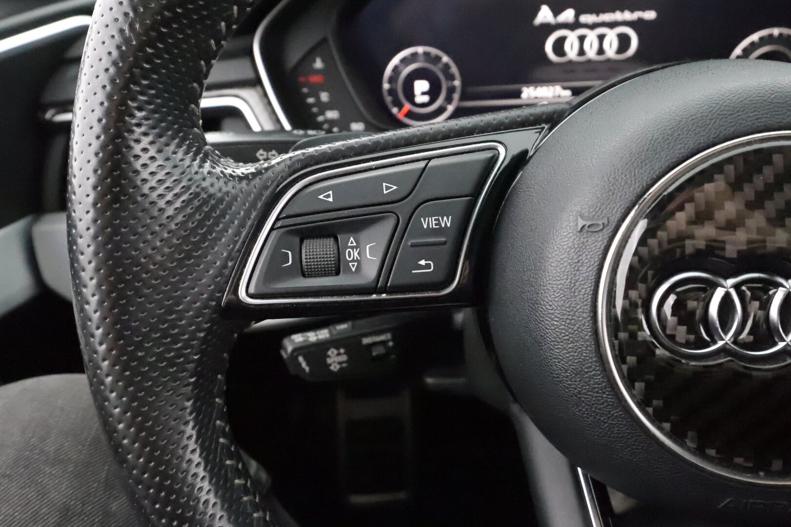 Audi A4 2017 Avant S-Line 2,0 TDI 140 kW quattro S tronic - ACC | Webasto | Digimittaristo | Sporttipenkit | LED | Navi | Kahdet renkaat aluvanteilla