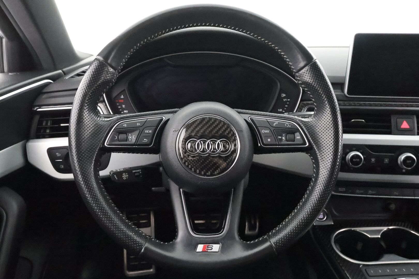 Audi A4 2017 Avant S-Line 2,0 TDI 140 kW quattro S tronic * ACC / Webasto / Digimittaristo / Sporttipenkit / LED / Navi * - Kahdet renkaat aluvanteilla - HULLUT AVAJAISHULINAT KORKOTARJOUS 3,29 %