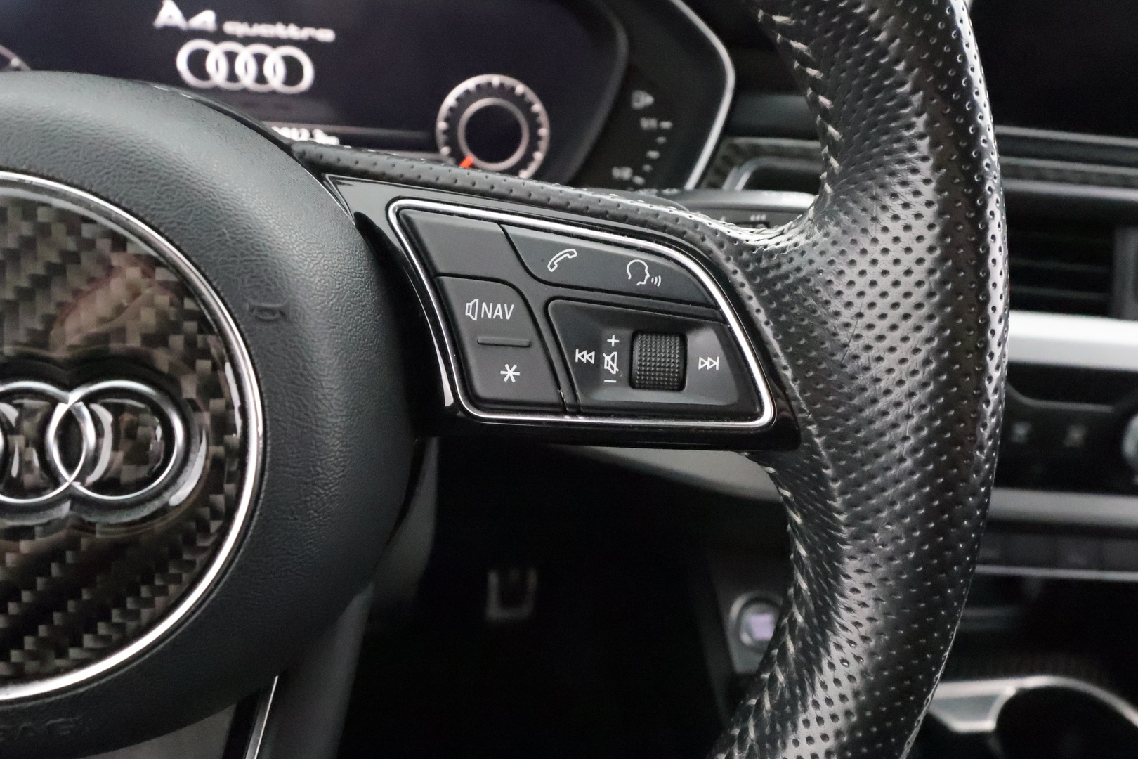 Audi A4 2017 Avant S-Line 2,0 TDI 140 kW quattro S tronic * ACC / Webasto / Digimittaristo / Sporttipenkit / LED / Navi * - Kahdet renkaat aluvanteilla - HULLUT AVAJAISHULINAT KORKOTARJOUS 3,29 %