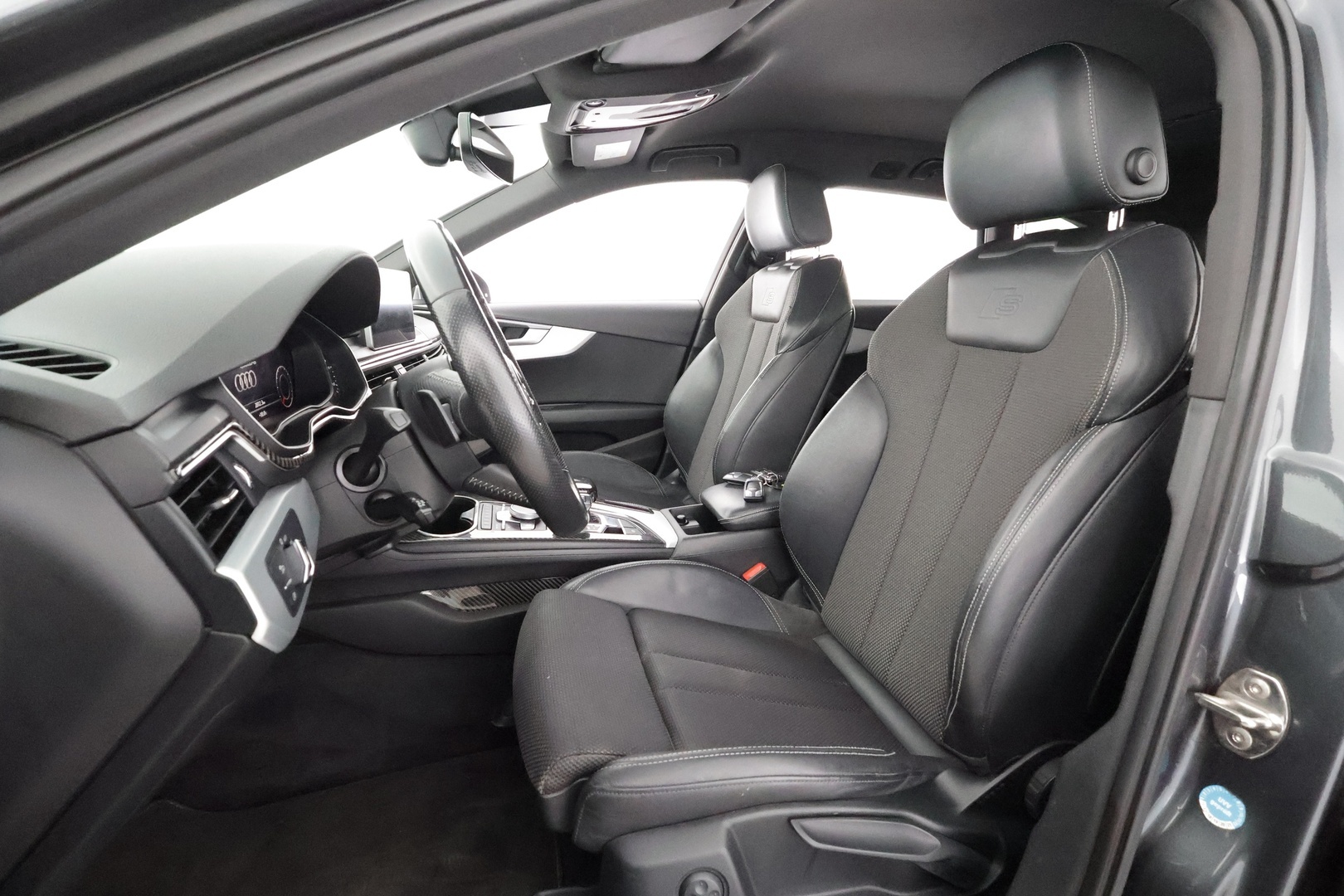 Audi A4 2017 Avant S-Line 2,0 TDI 140 kW quattro S tronic * ACC / Webasto / Digimittaristo / Sporttipenkit / LED / Navi * - Kahdet renkaat aluvanteilla - HULLUT AVAJAISHULINAT KORKOTARJOUS 3,29 %