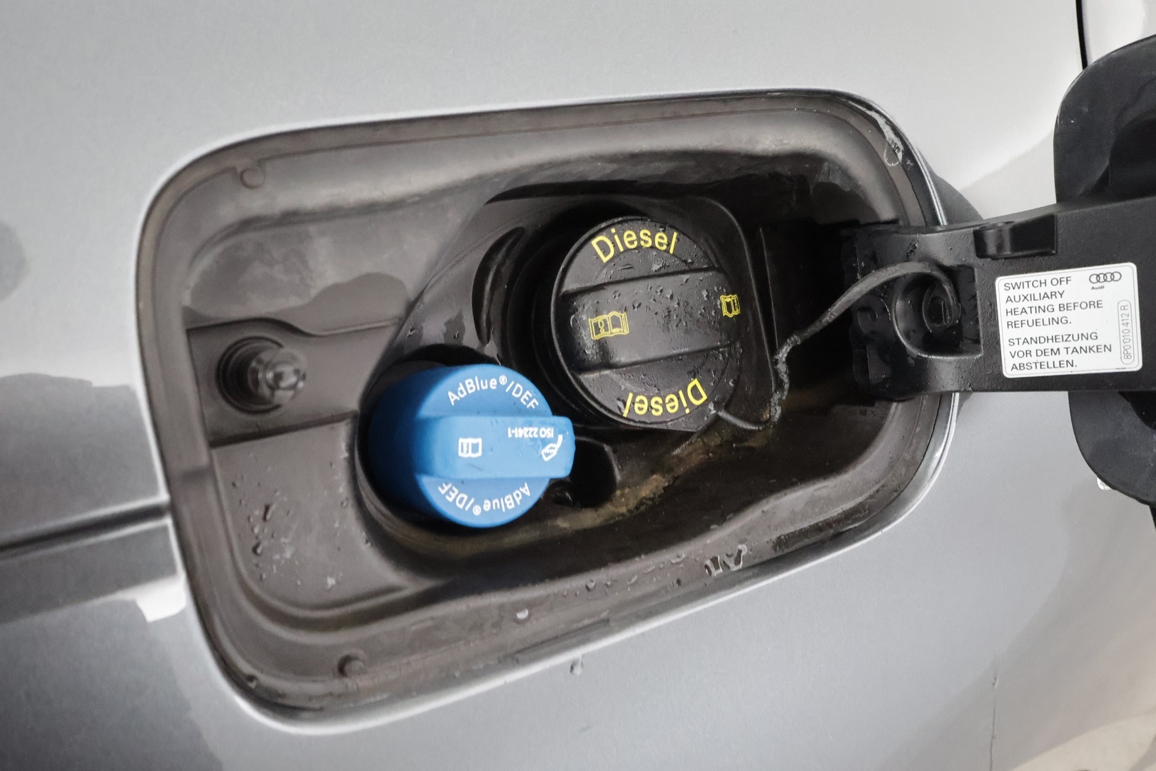 Audi A4 2017 Avant S-Line 2,0 TDI 140 kW quattro S tronic * ACC / Webasto / Digimittaristo / Sporttipenkit / LED / Navi * - Kahdet renkaat aluvanteilla - HULLUT AVAJAISHULINAT KORKOTARJOUS 3,29 %