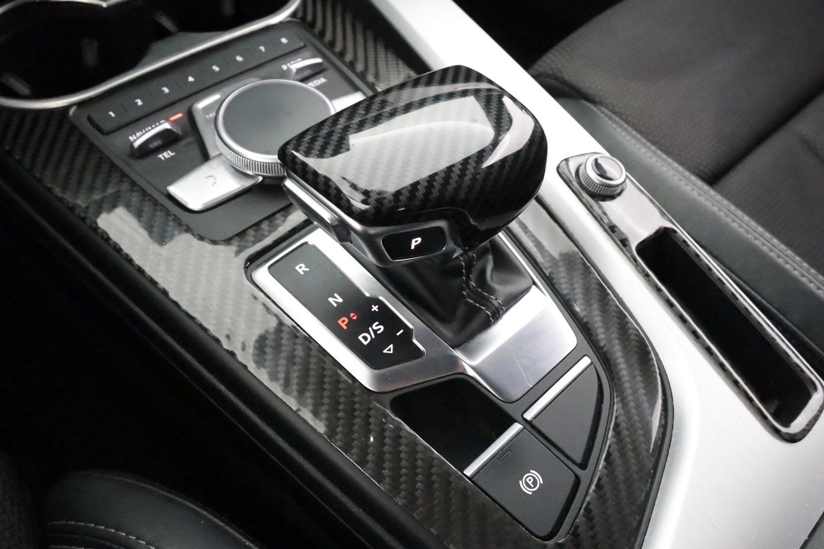 Audi A4 2017 Avant S-Line 2,0 TDI 140 kW quattro S tronic * ACC / Webasto / Digimittaristo / Sporttipenkit / LED / Navi * - Kahdet renkaat aluvanteilla - HULLUT AVAJAISHULINAT KORKOTARJOUS 3,29 %