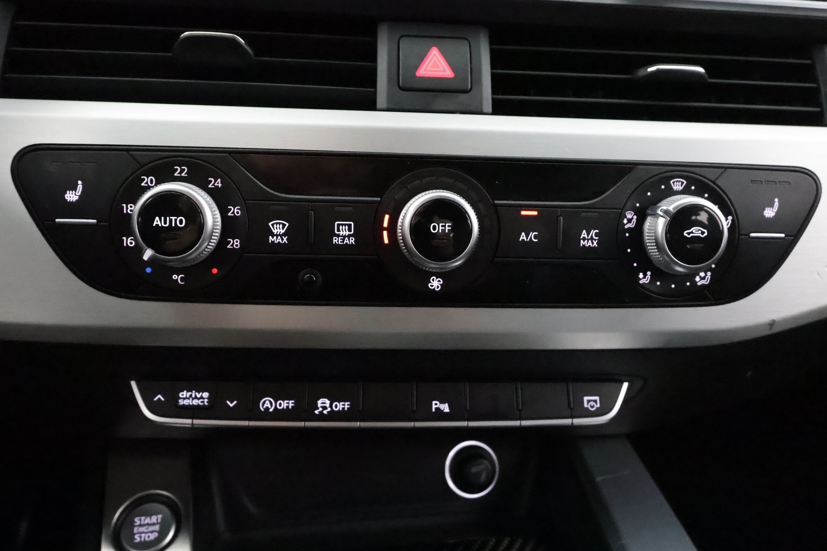 Audi A4 2017 Avant S-Line 2,0 TDI 140 kW quattro S tronic * ACC / Webasto / Digimittaristo / Sporttipenkit / LED / Navi * - Kahdet renkaat aluvanteilla - HULLUT AVAJAISHULINAT KORKOTARJOUS 3,29 %