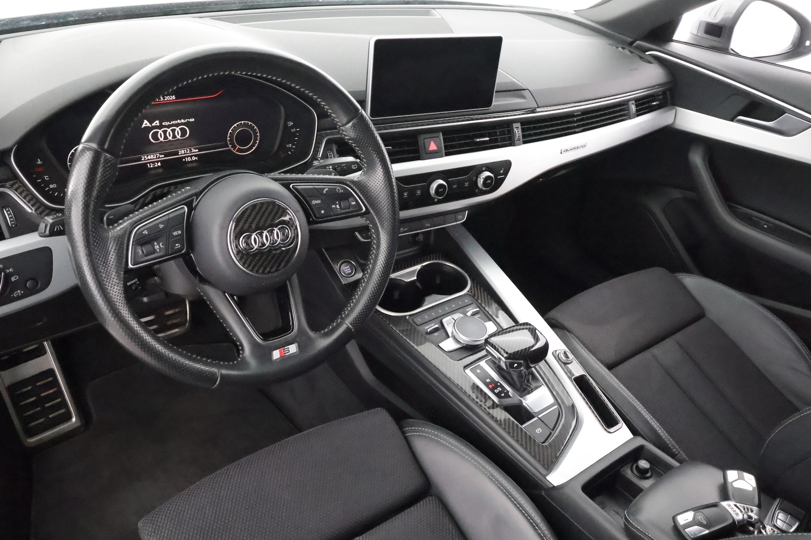 Audi A4 2017 Avant S-Line 2,0 TDI 140 kW quattro S tronic * ACC / Webasto / Digimittaristo / Sporttipenkit / LED / Navi * - Kahdet renkaat aluvanteilla - HULLUT AVAJAISHULINAT KORKOTARJOUS 3,29 %