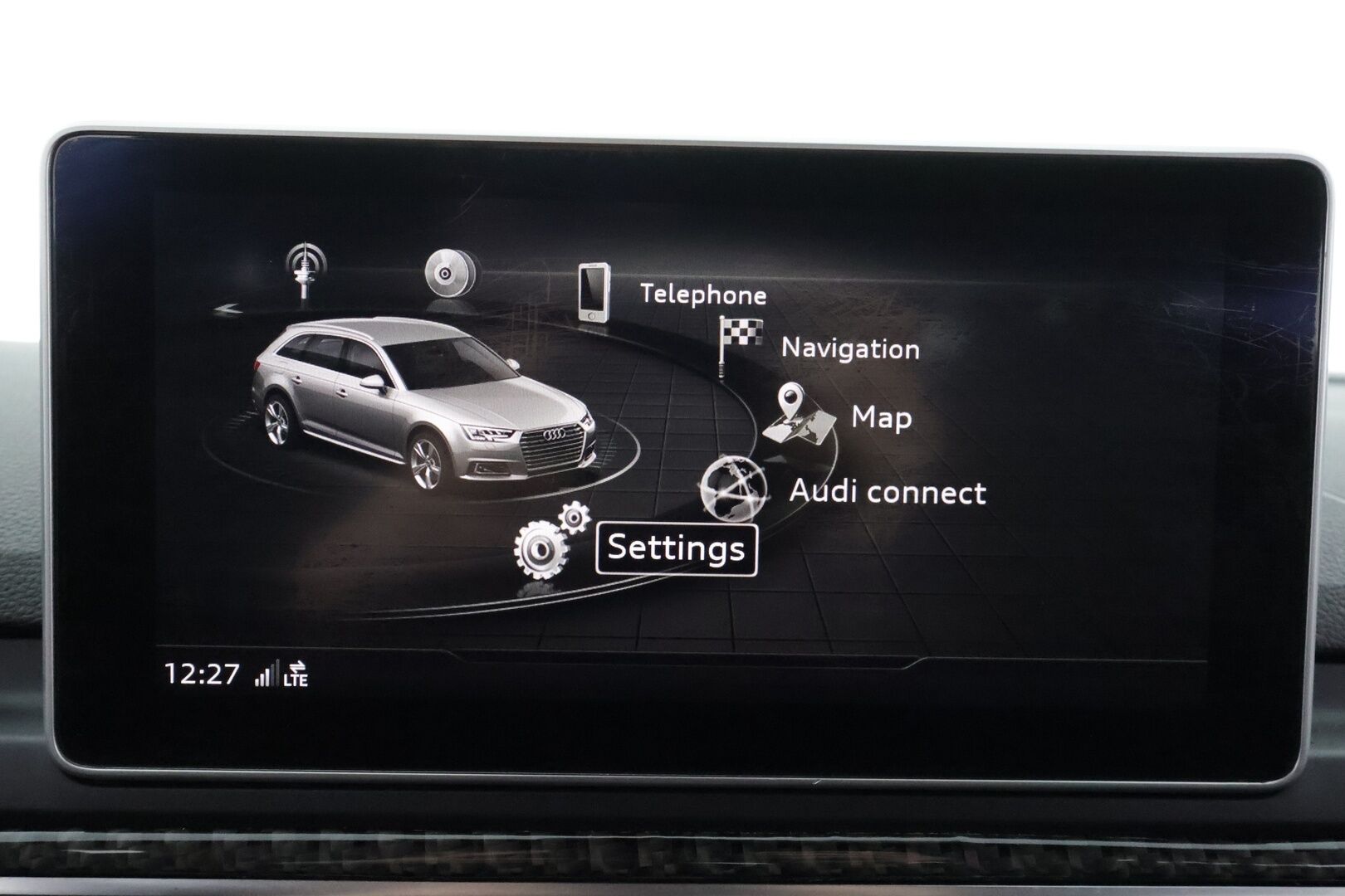 Audi A4 2017 Avant S-Line 2,0 TDI 140 kW quattro S tronic - ACC | Webasto | Digimittaristo | Sporttipenkit | LED | Navi | Kahdet renkaat aluvanteilla