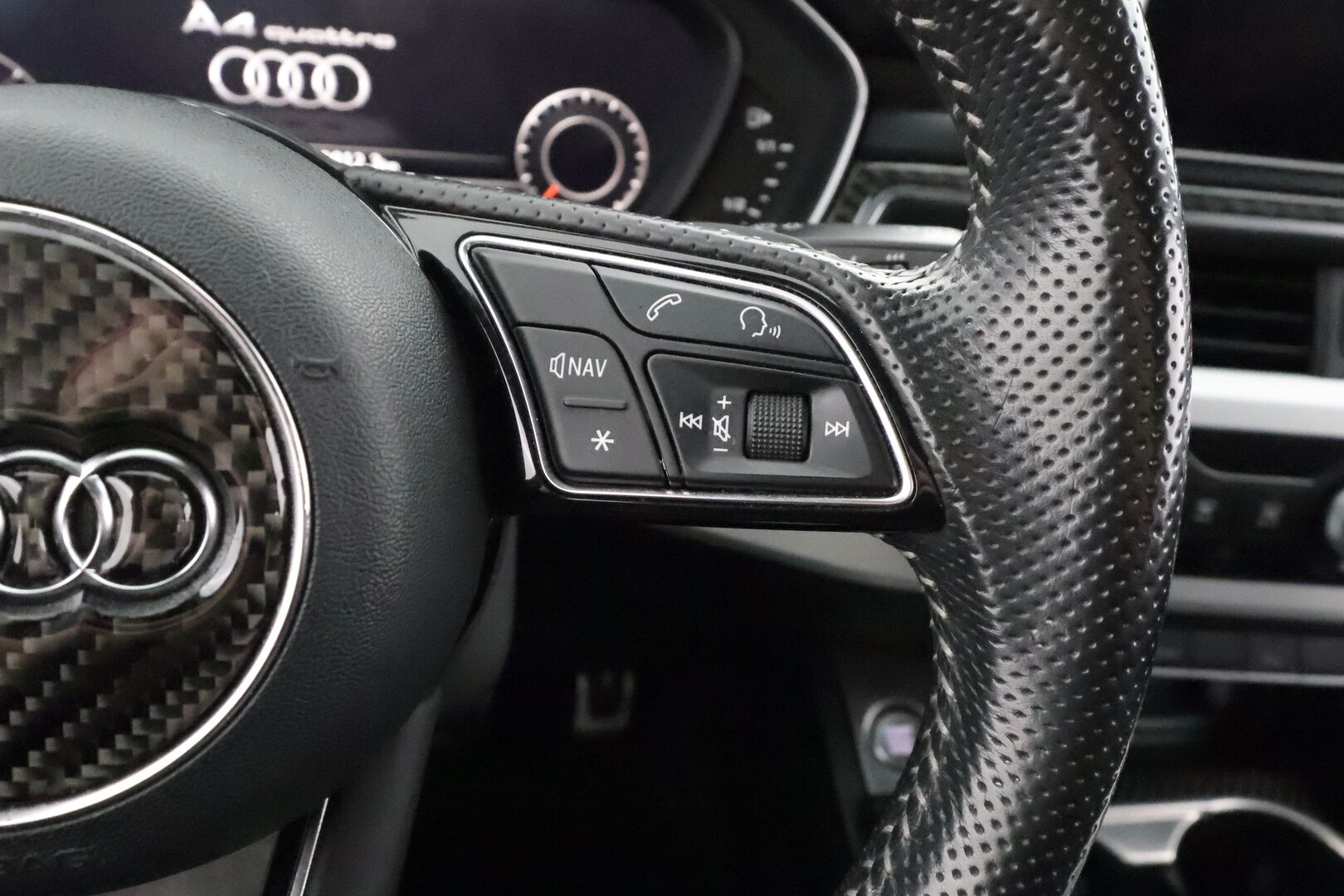 Audi A4 2017 Avant S-Line 2,0 TDI 140 kW quattro S tronic * ACC / Webasto / Digimittaristo / Sporttipenkit / LED / Navi * - Kahdet renkaat aluvanteilla - HULLUT AVAJAISHULINAT KORKOTARJOUS 3,29 %