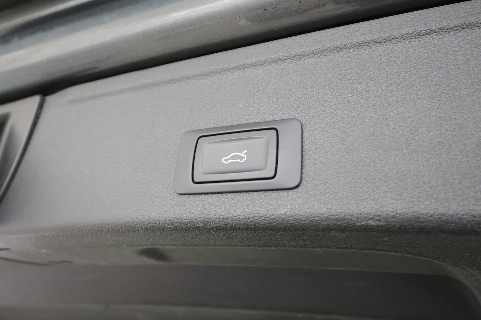 Audi A4 2017 Avant S-Line 2,0 TDI 140 kW quattro S tronic * ACC / Webasto / Digimittaristo / Sporttipenkit / LED / Navi * - Kahdet renkaat aluvanteilla - HULLUT AVAJAISHULINAT KORKOTARJOUS 3,29 %