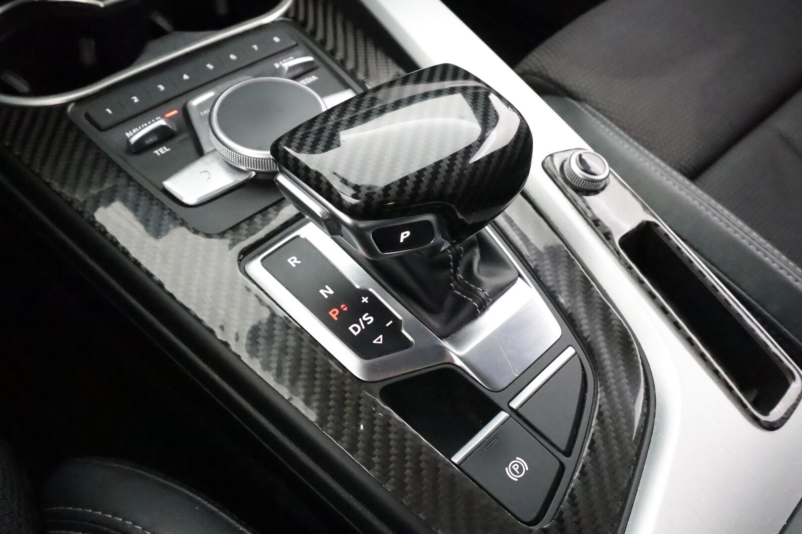 Audi A4 2017 Avant S-Line 2,0 TDI 140 kW quattro S tronic * ACC / Webasto / Digimittaristo / Sporttipenkit / LED / Navi * - Kahdet renkaat aluvanteilla - HULLUT AVAJAISHULINAT KORKOTARJOUS 3,29 %