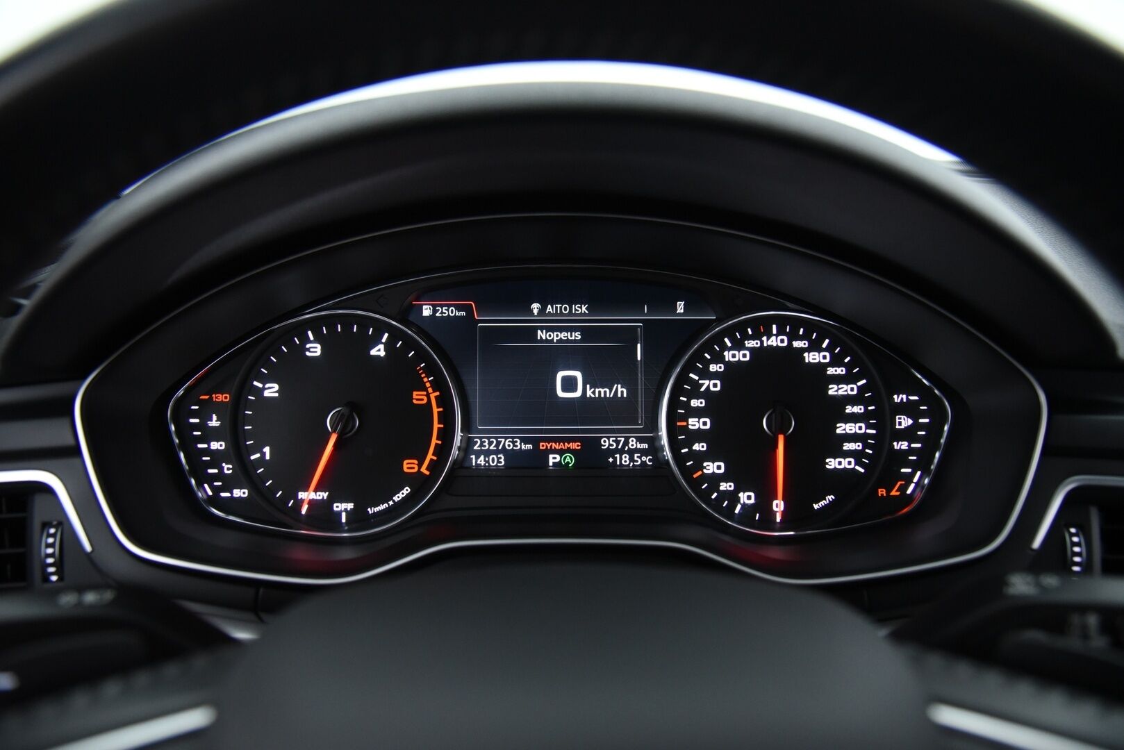 Audi A4 allroad quattro 2018 2.0 TDI Business Comfort Edition / Matrix-LED / Webasto / Vetokoukku / Muistipenkki - Merkkiliikkeen huoltohistoria / Jakohihna vaihdettu 219tkm!