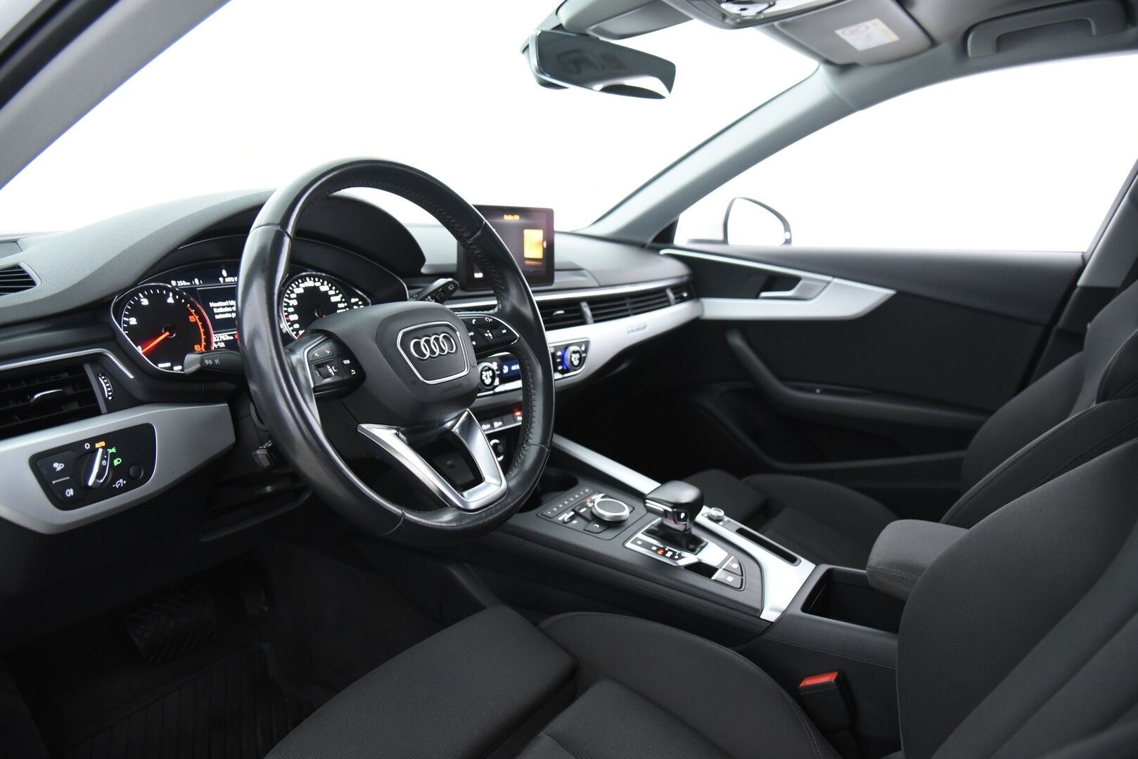 Audi A4 allroad quattro 2018 2.0 TDI Business Comfort Edition / Matrix-LED / Webasto / Vetokoukku / Muistipenkki - Merkkiliikkeen huoltohistoria / Jakohihna vaihdettu 219tkm!