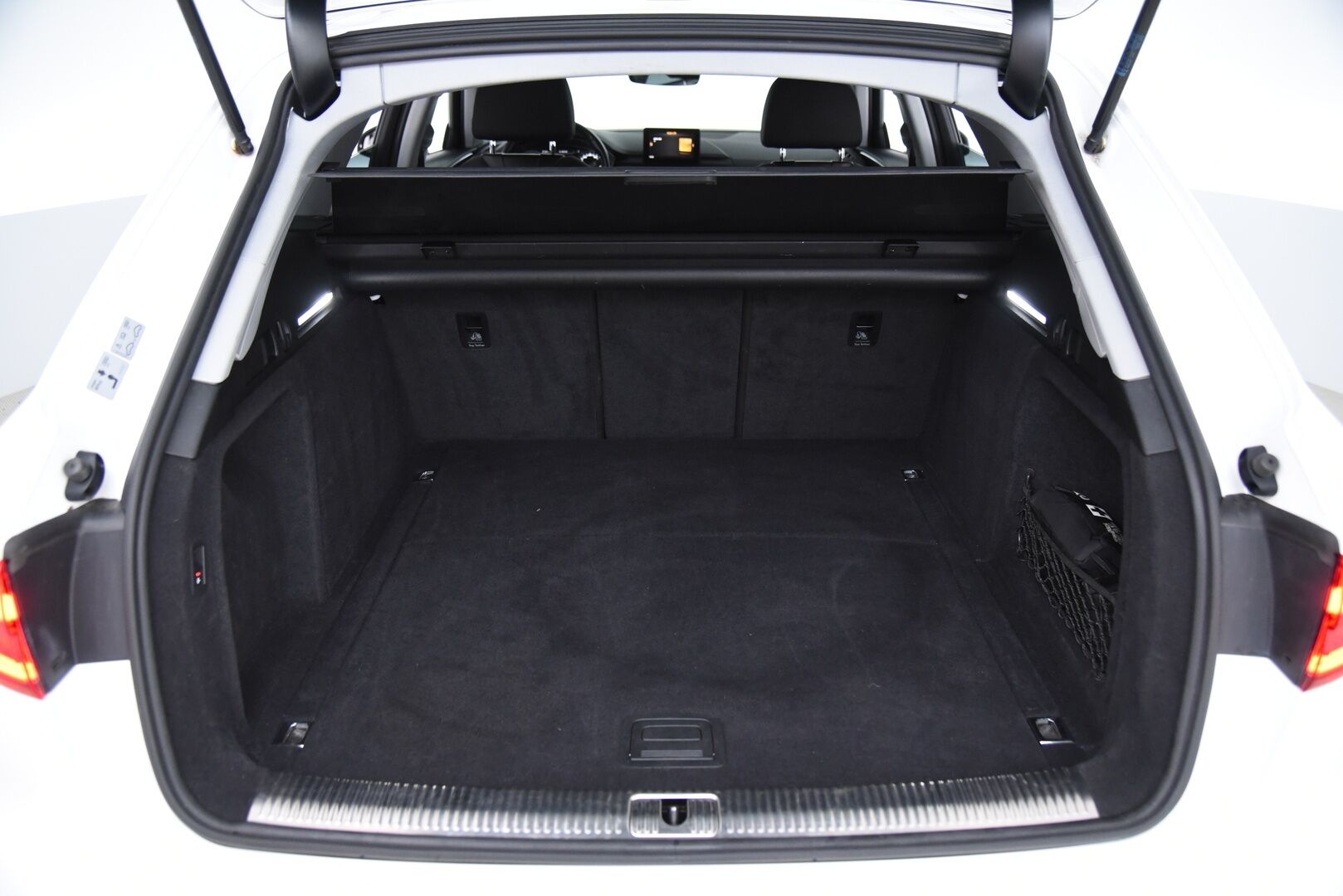 Audi A4 allroad quattro 2018 2.0 TDI Business Comfort Edition / Matrix-LED / Webasto / Vetokoukku / Muistipenkki - Merkkiliikkeen huoltohistoria / Jakohihna vaihdettu 219tkm!