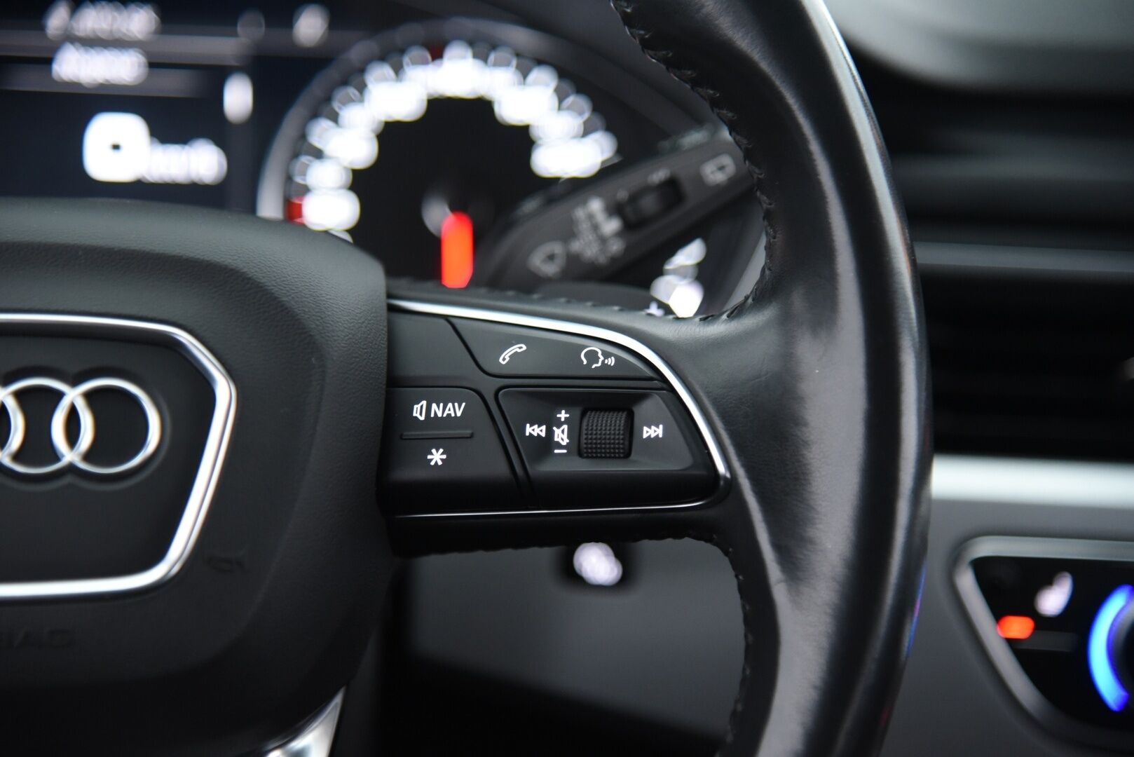 Audi A4 allroad quattro 2018 2.0 TDI Business Comfort Edition / Matrix-LED / Webasto / Vetokoukku / Muistipenkki - Merkkiliikkeen huoltohistoria / Jakohihna vaihdettu 219tkm!
