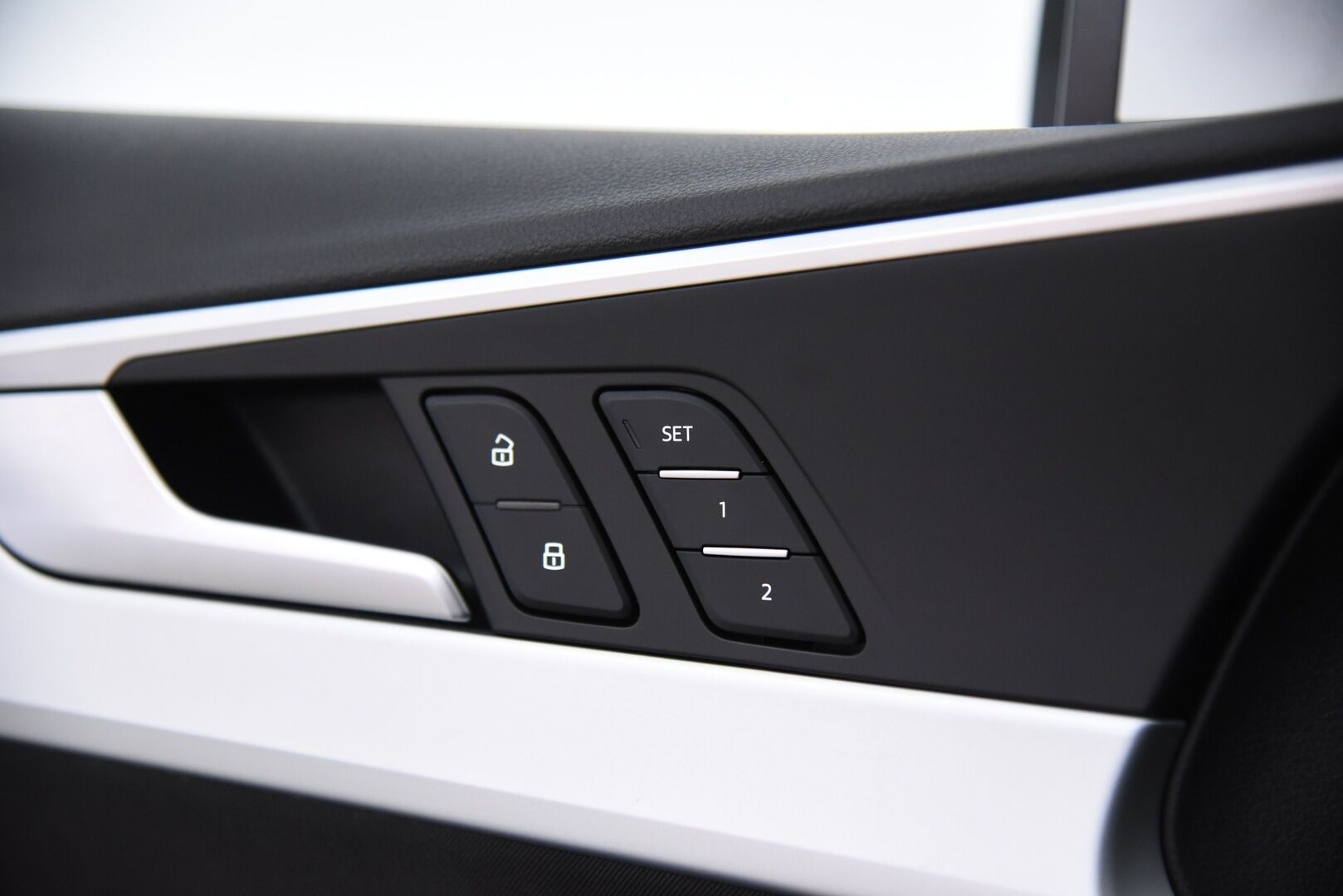Audi A4 allroad quattro 2018 2.0 TDI Business Comfort Edition / Matrix-LED / Webasto / Vetokoukku / Muistipenkki - Merkkiliikkeen huoltohistoria / Jakohihna vaihdettu 219tkm!