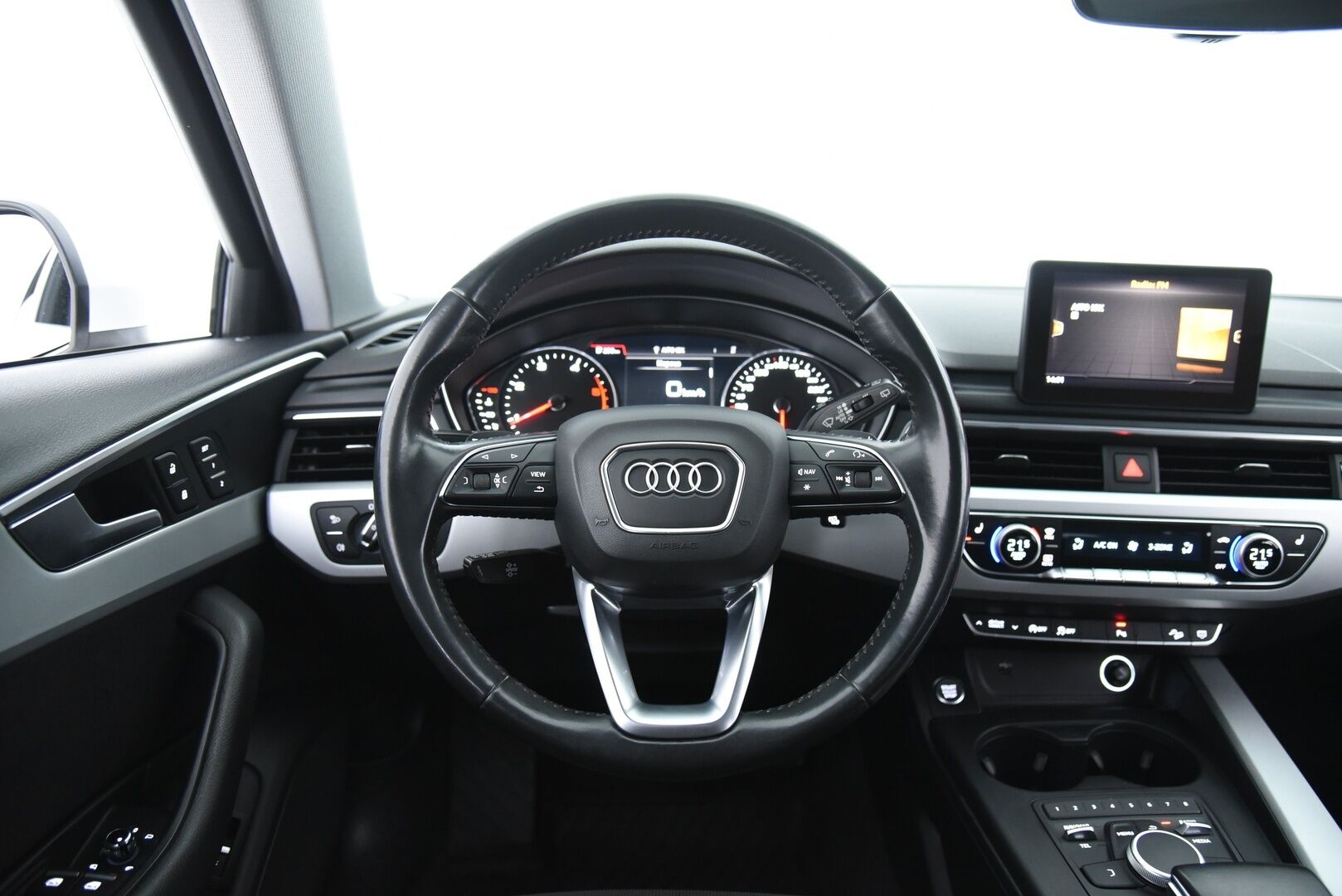 Audi A4 allroad quattro 2018 2.0 TDI Business Comfort Edition / Matrix-LED / Webasto / Vetokoukku / Muistipenkki - Merkkiliikkeen huoltohistoria / Jakohihna vaihdettu 219tkm!