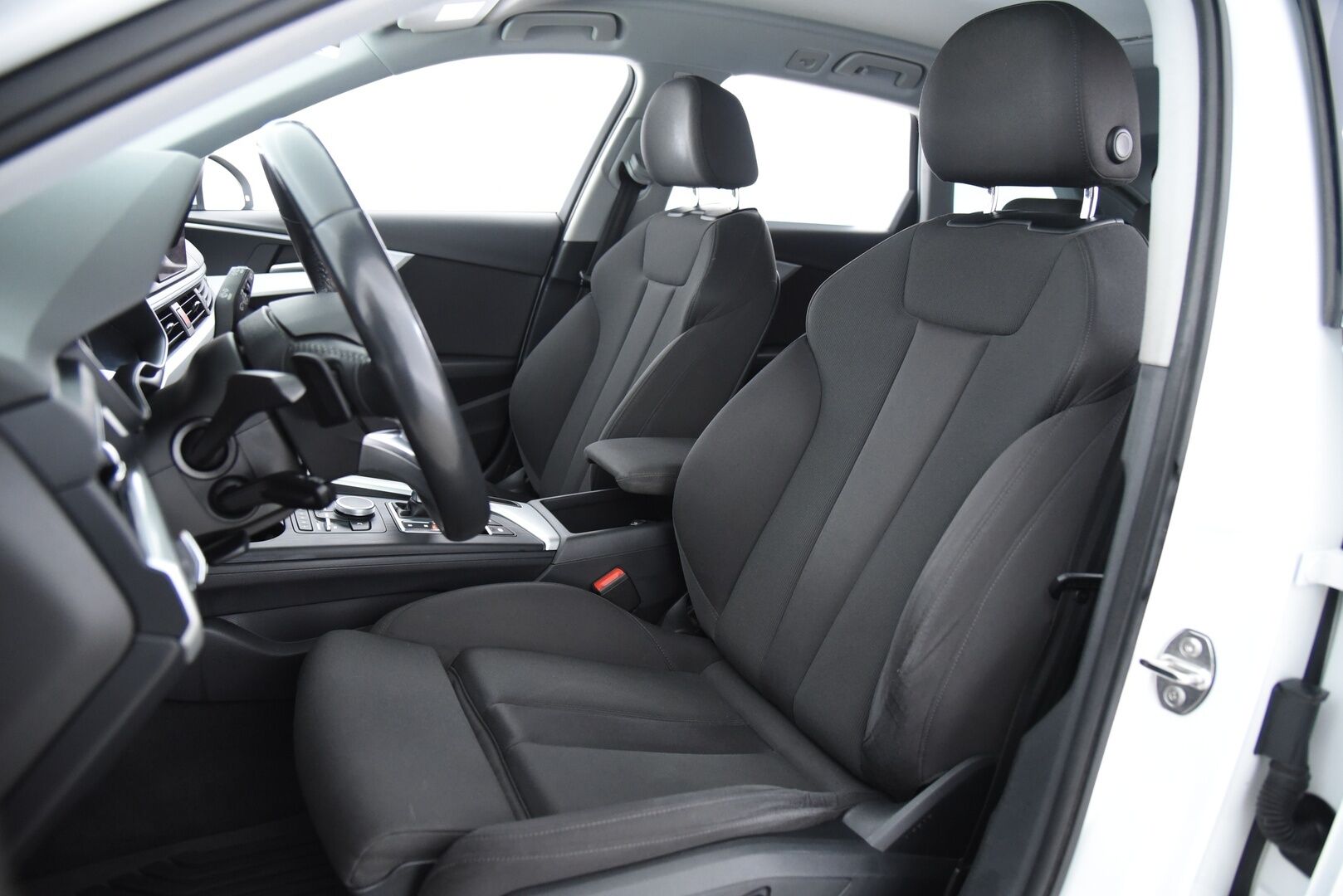 Audi A4 allroad quattro 2018 2.0 TDI Business Comfort Edition / Matrix-LED / Webasto / Vetokoukku / Muistipenkki - Merkkiliikkeen huoltohistoria / Jakohihna vaihdettu 219tkm!
