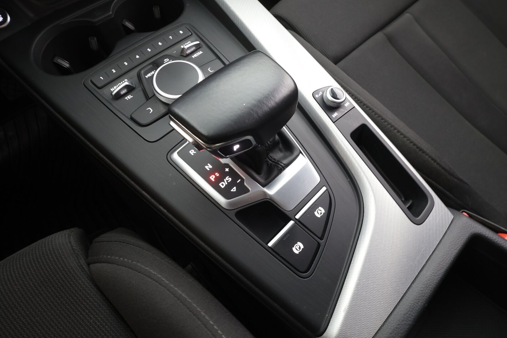 Audi A4 2018 Sedan Business Sport Comfort S line Edition 1,4 TFSI 110 kW S tronic - | Webasto | Taittuva koukku | Sporttipenkit | P.tutkat | Apple & Android | LED | Audi Sound System | Pre Sense | 2x renkaat aluin |