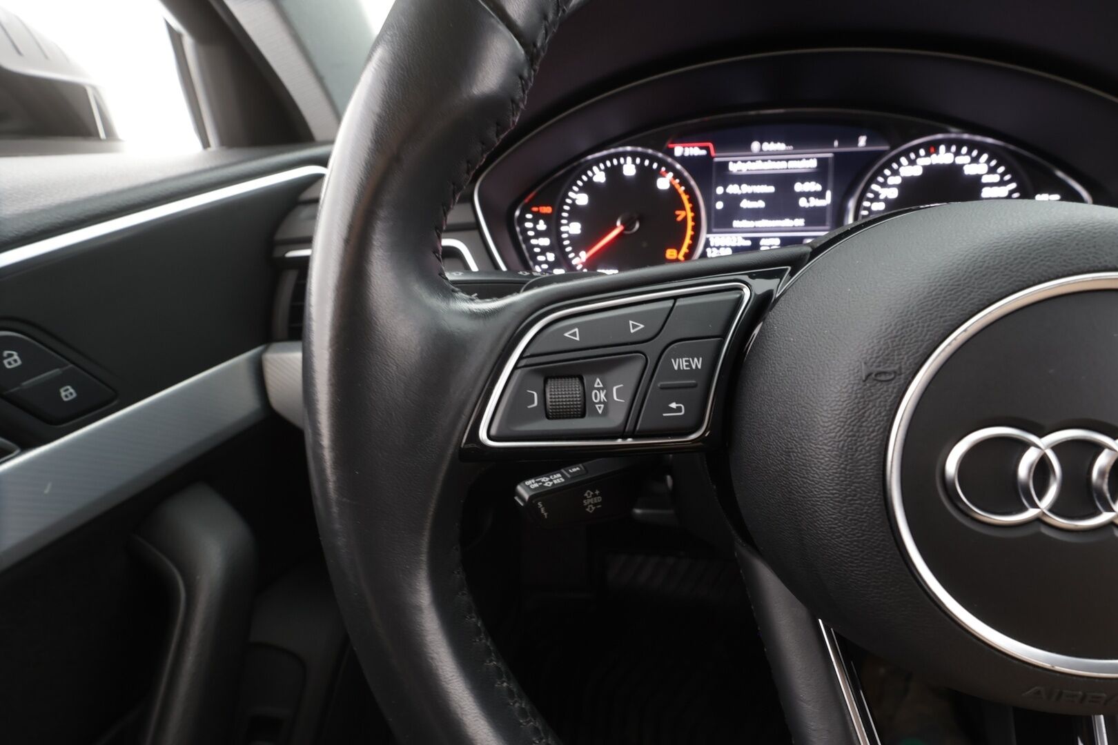 Audi A4 2018 Sedan Business Sport Comfort S line Edition 1,4 TFSI 110 kW S tronic - | Webasto | Taittuva koukku | Sporttipenkit | P.tutkat | Apple & Android | LED | Audi Sound System | Pre Sense | 2x renkaat aluin |