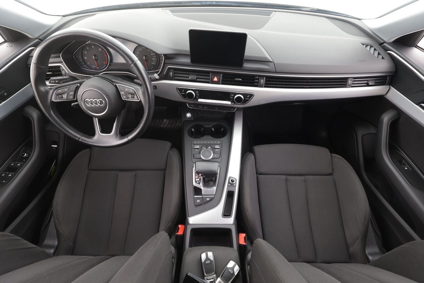Audi A4 2018 Sedan Business Sport Comfort S line Edition 1,4 TFSI 110 kW S tronic - | Webasto | Taittuva koukku | Sporttipenkit | P.tutkat | Apple & Android | LED | Audi Sound System | Pre Sense | 2x renkaat aluin |