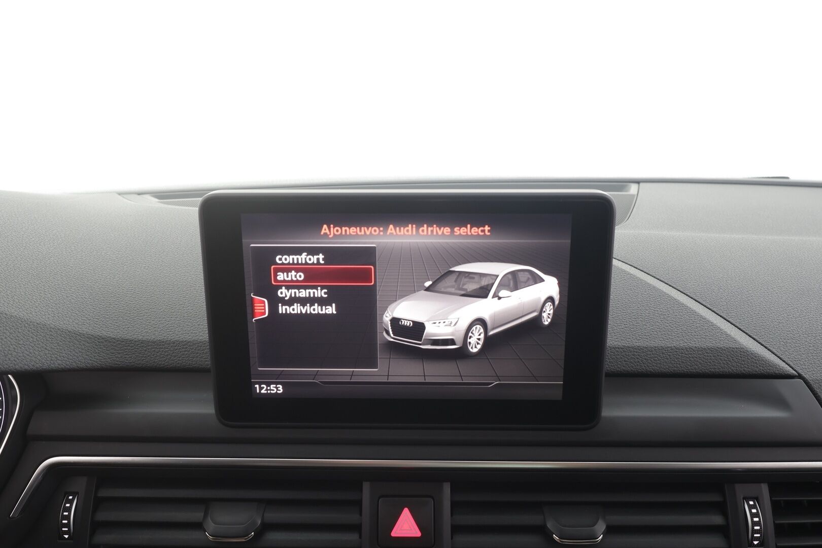 Audi A4 2018 Sedan Business Sport Comfort S line Edition 1,4 TFSI 110 kW S tronic - | Webasto | Taittuva koukku | Sporttipenkit | P.tutkat | Apple & Android | LED | Audi Sound System | Pre Sense | 2x renkaat aluin |