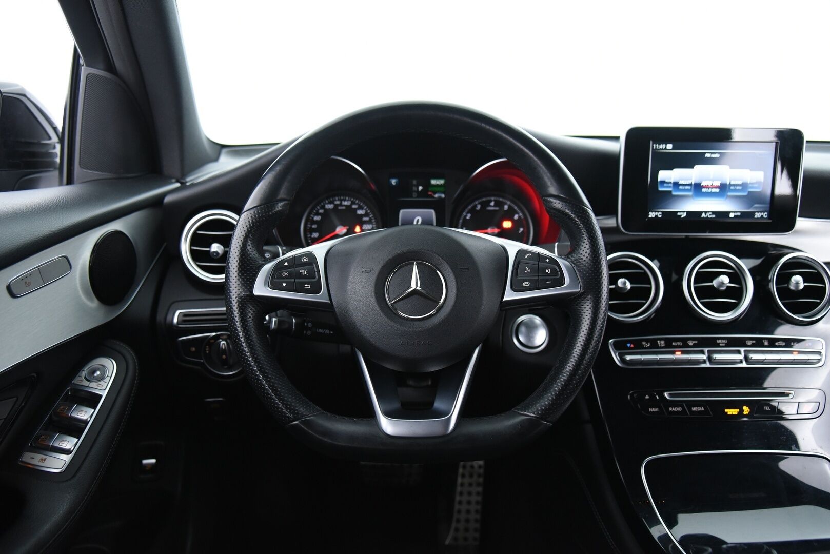 Mercedes-Benz GLC 2018 350 e 4Matic A Premium Business AMG / ILS LED / Nahka/Alcantara / P-kamera / Koukku / Apple&Android - AMG sisä- ja ulkopaketilla / 2-omisteinen Suomi-auto / 