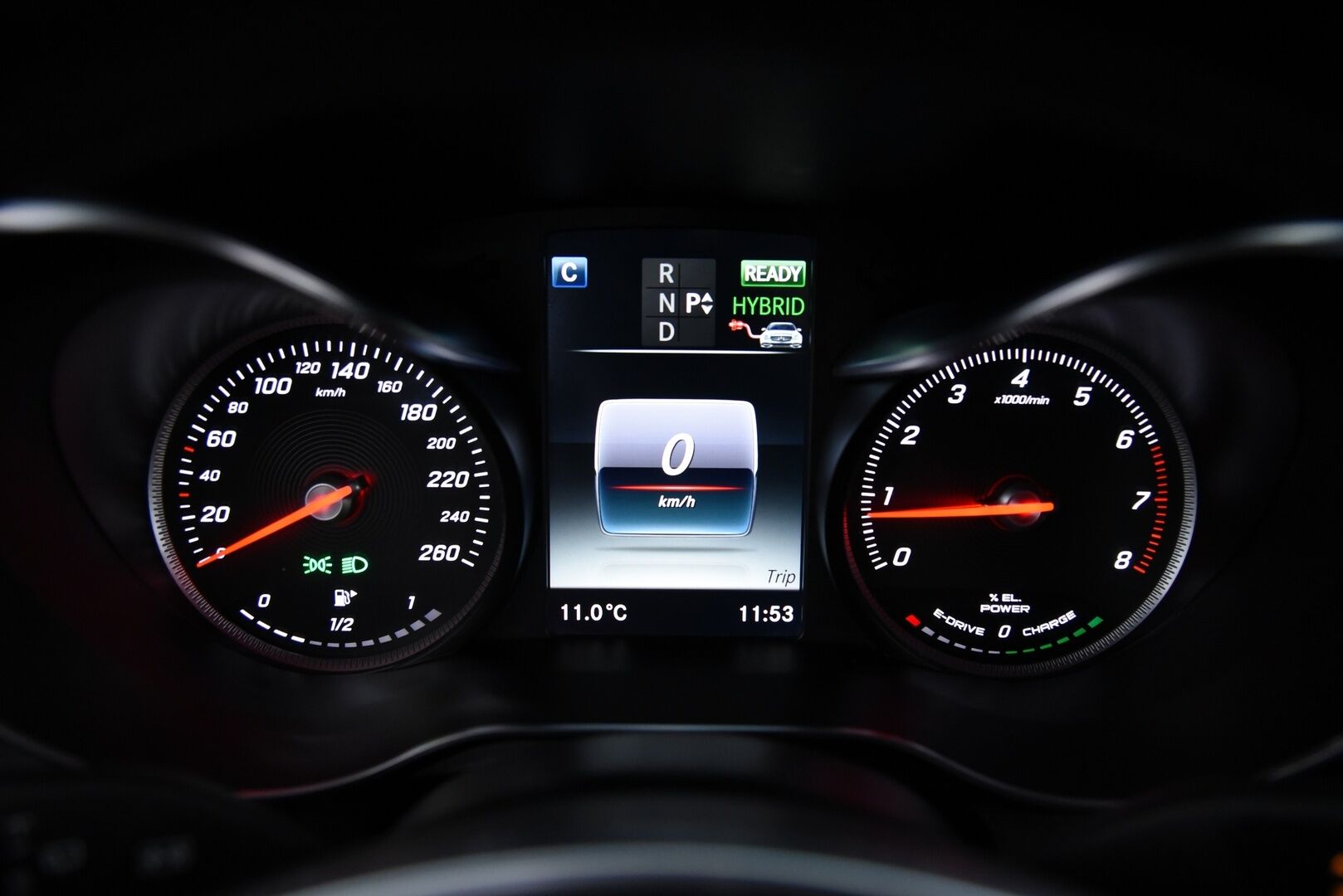 Mercedes-Benz GLC 2018 350 e 4Matic A Premium Business AMG / ILS LED / Nahka/Alcantara / P-kamera / Koukku / Apple&Android - AMG sisä- ja ulkopaketilla / 2-omisteinen Suomi-auto / 