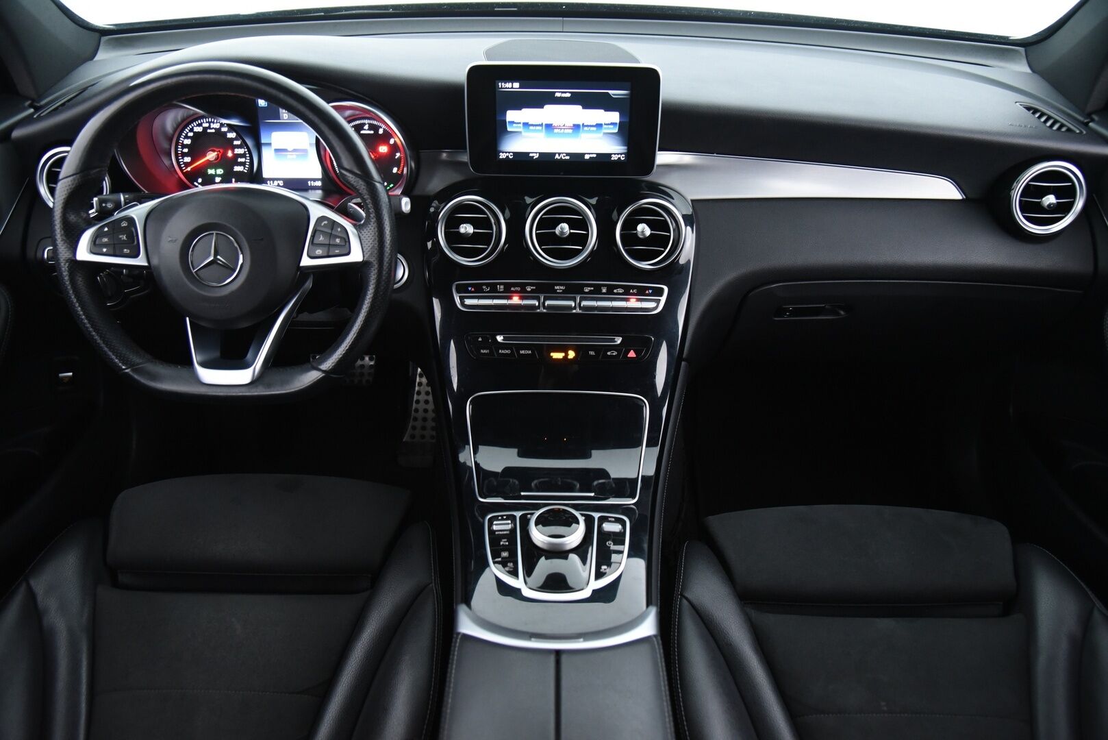 Mercedes-Benz GLC 2018 350 e 4Matic A Premium Business AMG / ILS LED / Nahka/Alcantara / P-kamera / Koukku / Apple&Android - AMG sisä- ja ulkopaketilla / 2-omisteinen Suomi-auto / 