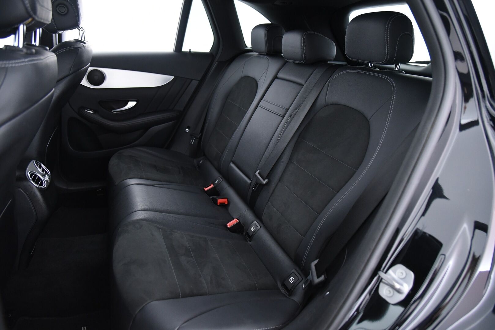 Mercedes-Benz GLC 2018 350 e 4Matic A Premium Business AMG / ILS LED / Nahka/Alcantara / P-kamera / Koukku / Apple&Android - AMG sisä- ja ulkopaketilla / 2-omisteinen Suomi-auto / 
