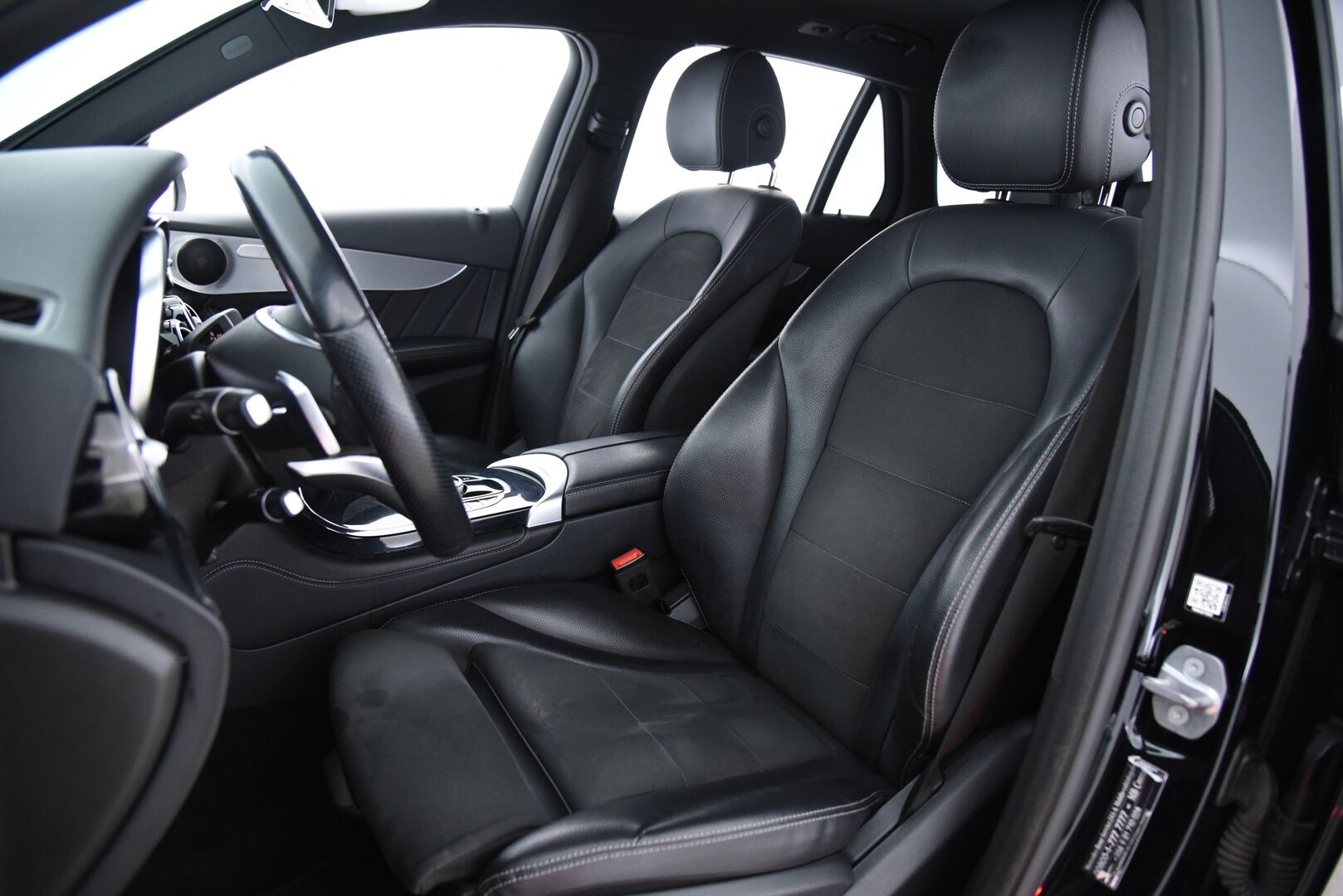 Mercedes-Benz GLC 2018 350 e 4Matic A Premium Business AMG / ILS LED / Nahka/Alcantara / P-kamera / Koukku / Apple&Android - AMG sisä- ja ulkopaketilla / 2-omisteinen Suomi-auto / 