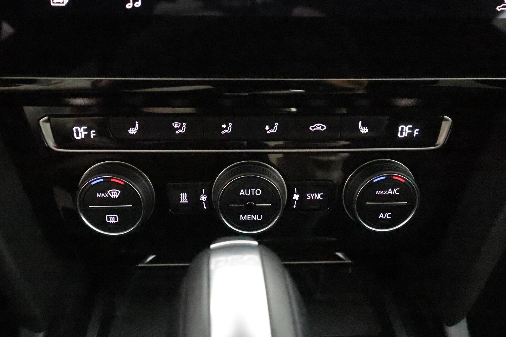 Volkswagen Arteon 2018 R-Line 2,0 TSI 280 hv 4MOTION DSG **HUD / Adapt. vakkari / Webasto / Digimittaristo / 360 Kamera / Hierova muistipenkki** - 3,99 % KORKOTARJOUS TÄHÄN AUTOON - 1-om. Suomi-auto / Merkkihuollettu / Apple&Android / Adapt. LED / Keyless / Nahkasisusta