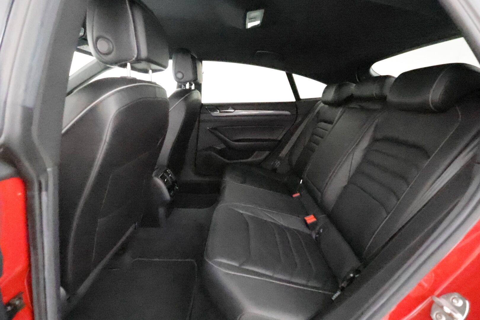 Volkswagen Arteon 2018 R-Line 2,0 TSI 280 hv 4MOTION DSG **HUD / Adapt. vakkari / Webasto / Digimittaristo / 360 Kamera / Hierova muistipenkki** - 3,99 % KORKOTARJOUS TÄHÄN AUTOON - 1-om. Suomi-auto / Merkkihuollettu / Apple&Android / Adapt. LED / Keyless / Nahkasisusta