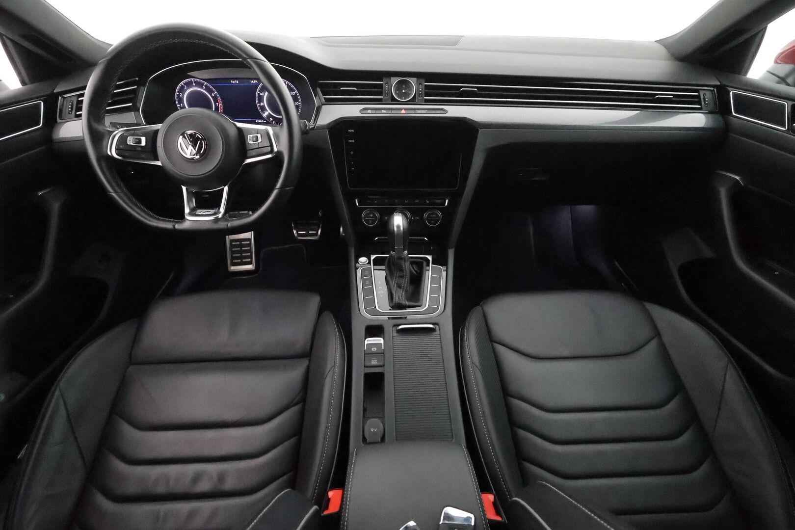 Volkswagen Arteon 2018 R-Line 2,0 TSI 280 hv 4MOTION DSG **HUD / Adapt. vakkari / Webasto / Digimittaristo / 360 Kamera / Hierova muistipenkki** - 3,99 % KORKOTARJOUS TÄHÄN AUTOON - 1-om. Suomi-auto / Merkkihuollettu / Apple&Android / Adapt. LED / Keyless / Nahkasisusta