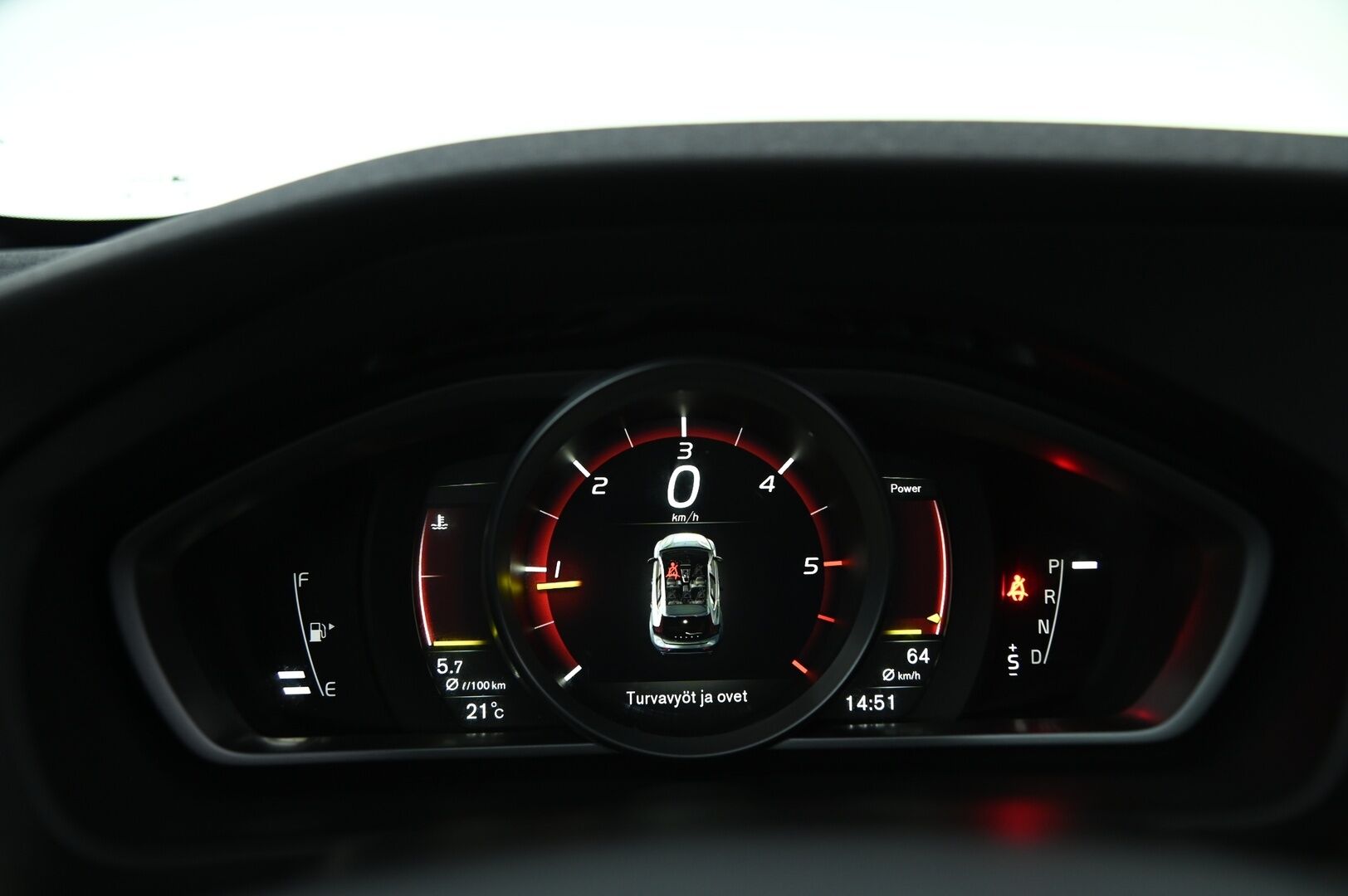 Volvo V40 2017 D3 Momentum aut - ACC / LED / Webasto / BLIS / VOC / Navi