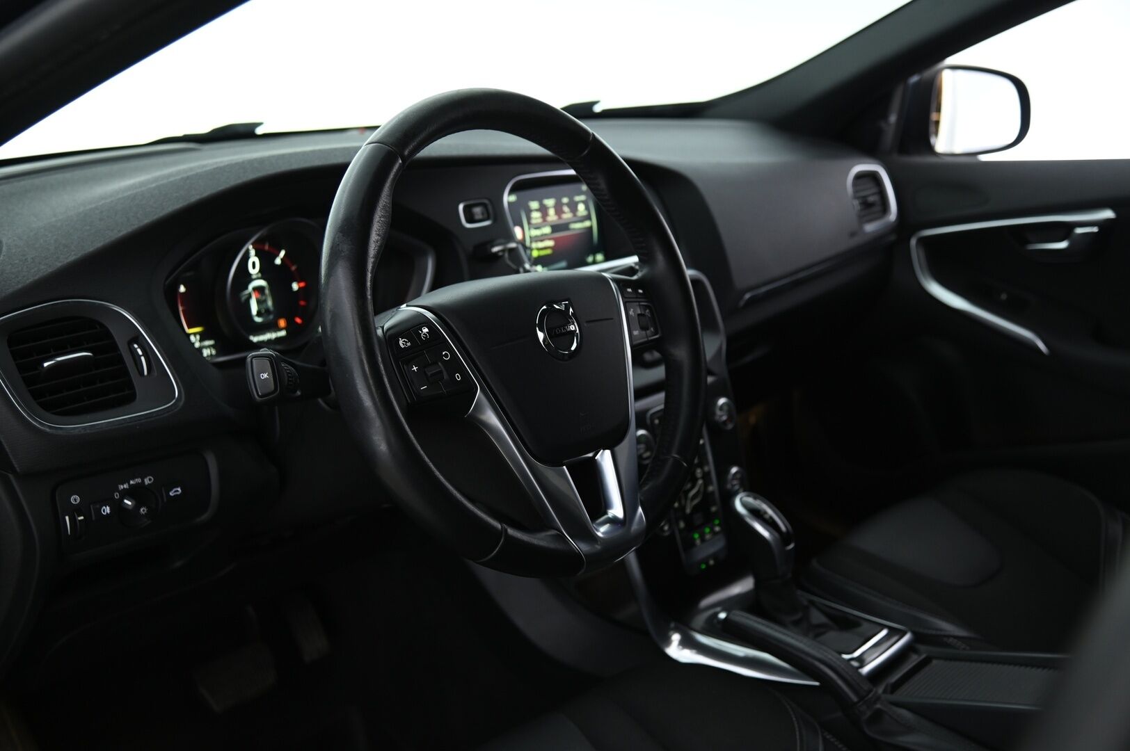 Volvo V40 2017 D3 Momentum aut - ACC / LED / Webasto / BLIS / VOC / Navi