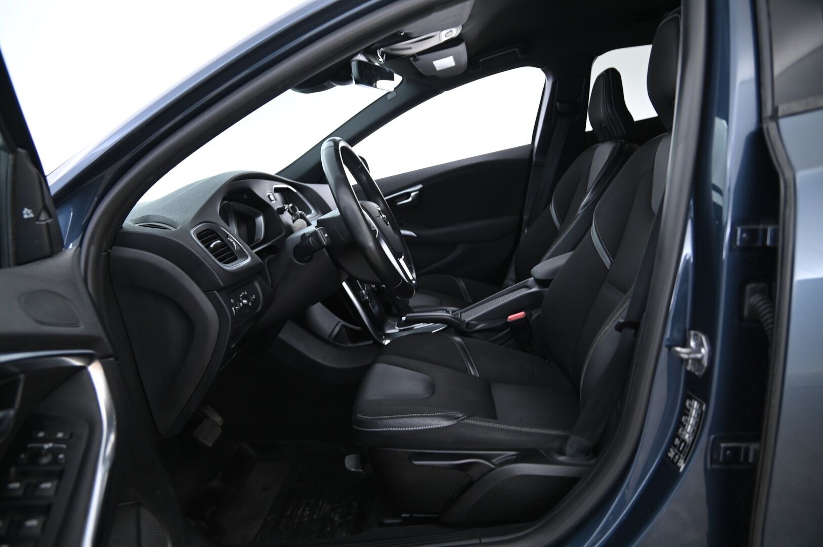 Volvo V40 2017 D3 Momentum aut - ACC / LED / Webasto / BLIS / VOC / Navi