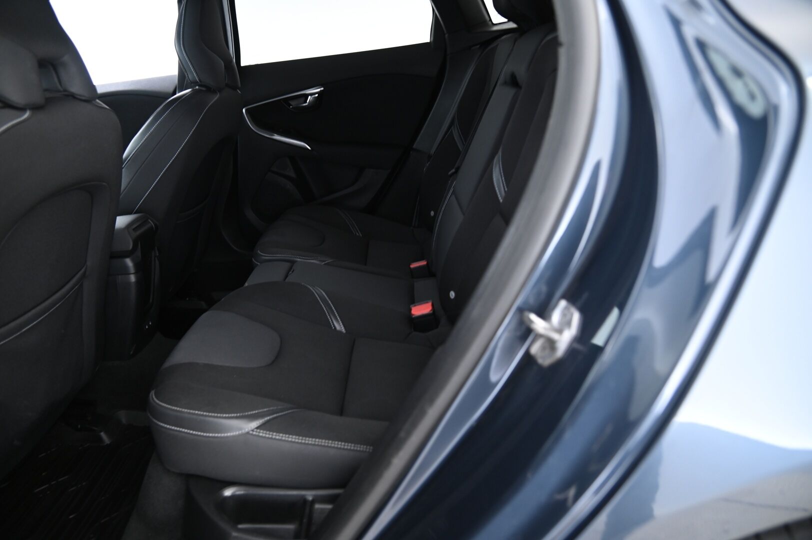 Volvo V40 2017 D3 Momentum aut - ACC / LED / Webasto / BLIS / VOC / Navi