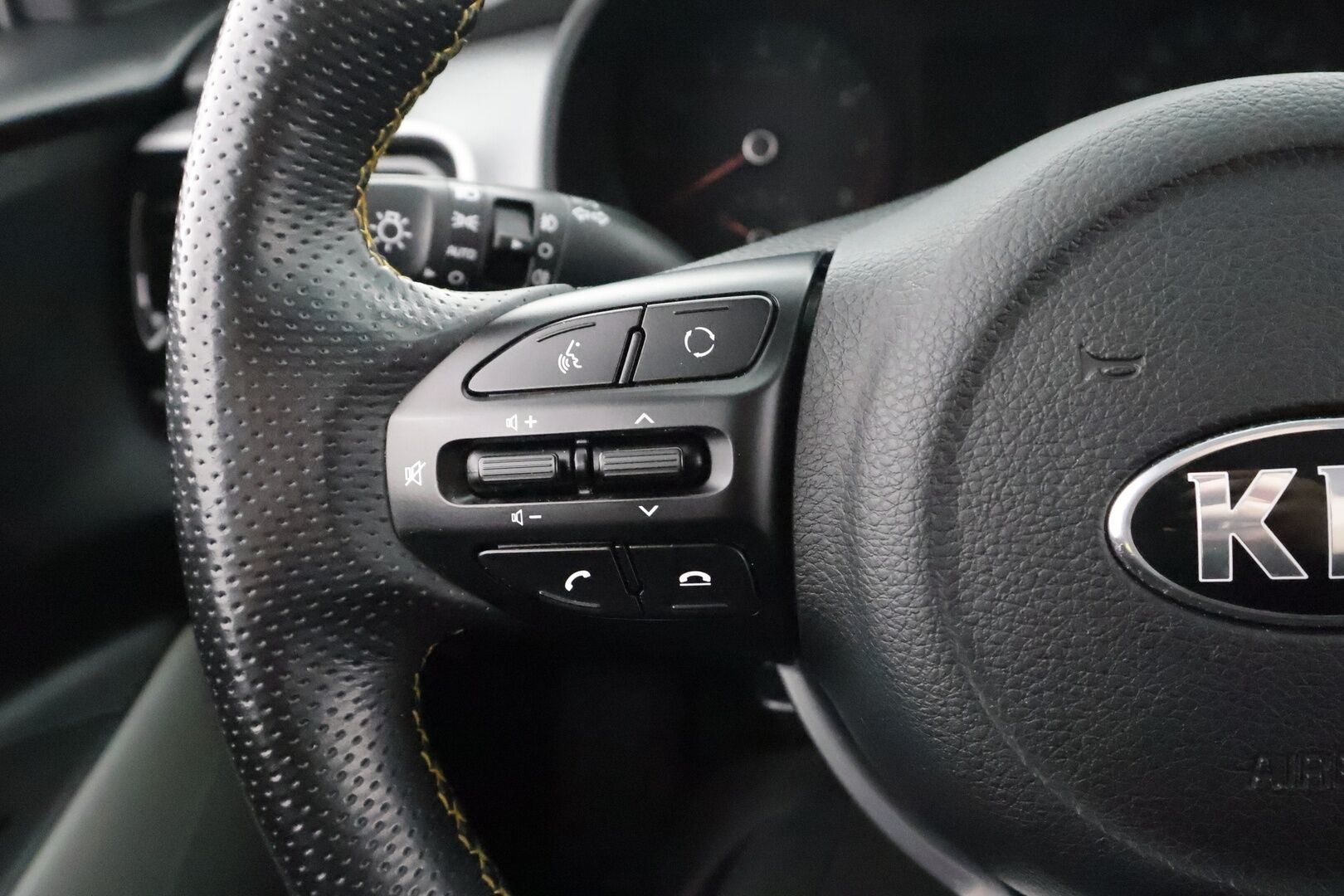 Kia Stonic 2018 1,0 T-GDI ISG 120hv EX Design EcoDynamics * Sisätilanlämmitin / Koukku / P.Kamera / LED-lisävalo / Apple&Android * - Suomi-auto / Kahdet renkaat aluvanteilla / LIMITED EDITION 