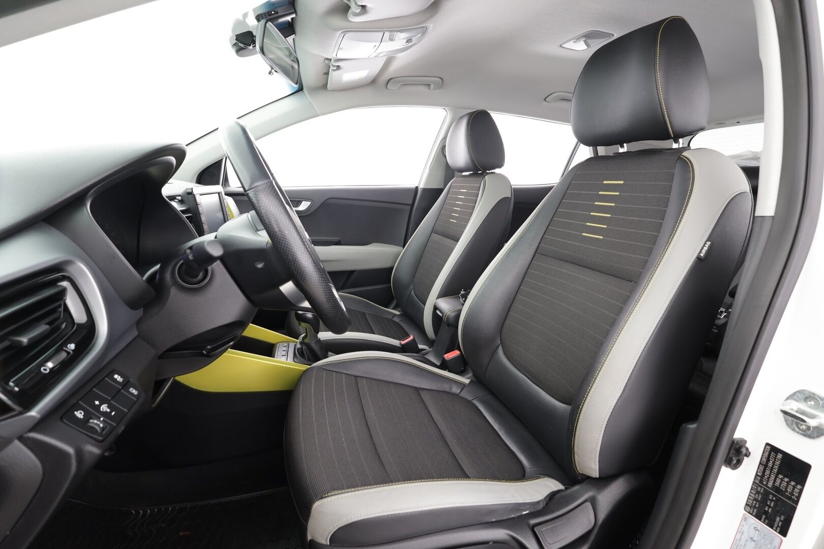 Kia Stonic 2018 1,0 T-GDI ISG 120hv EX Design EcoDynamics * Sisätilanlämmitin / Koukku / P.Kamera / LED-lisävalo / Apple&Android * - Suomi-auto / Kahdet renkaat aluvanteilla / LIMITED EDITION 